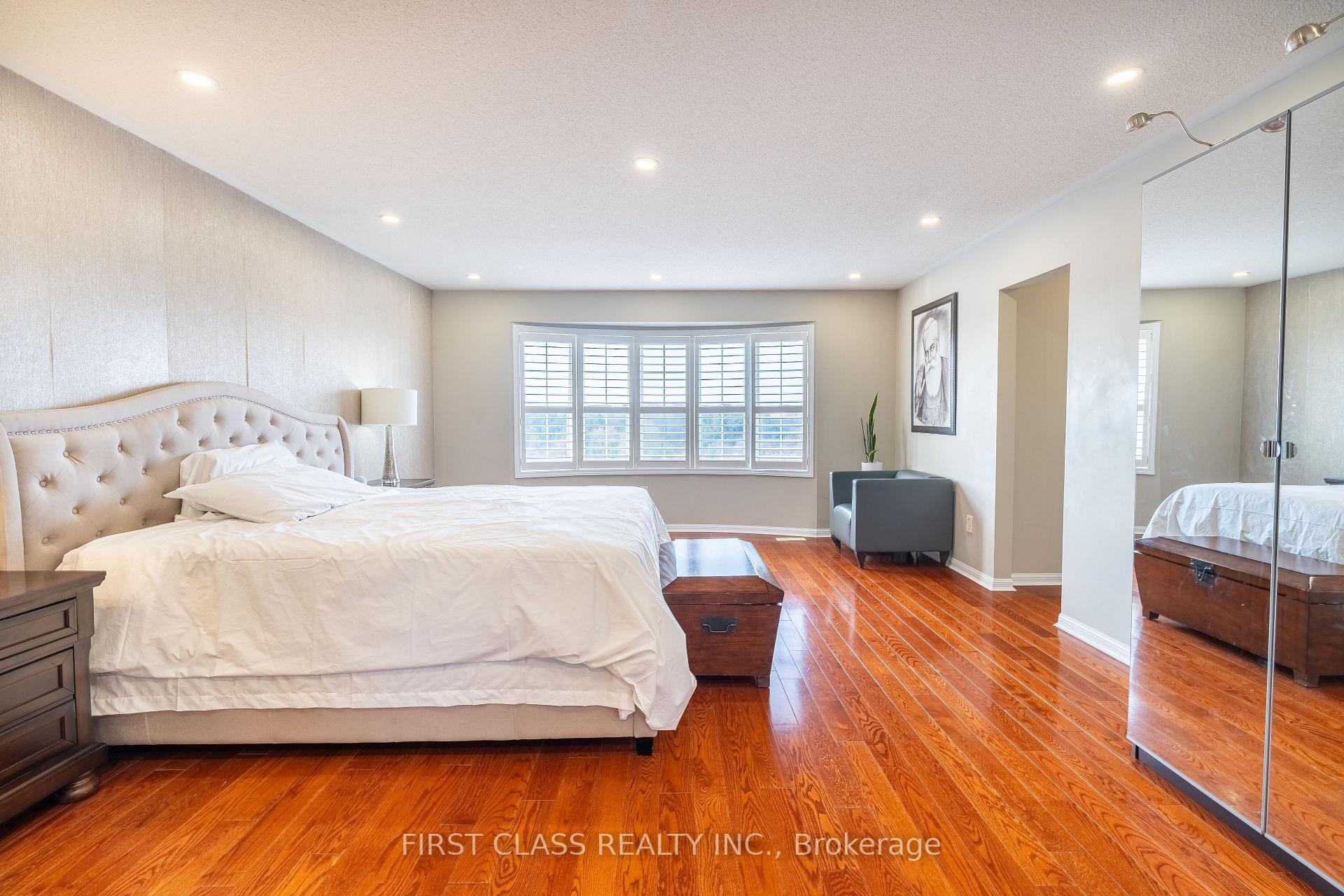 Photo 10 of 26 Pecan Drive, Brampton, Vales of Castlemore — HOMEH