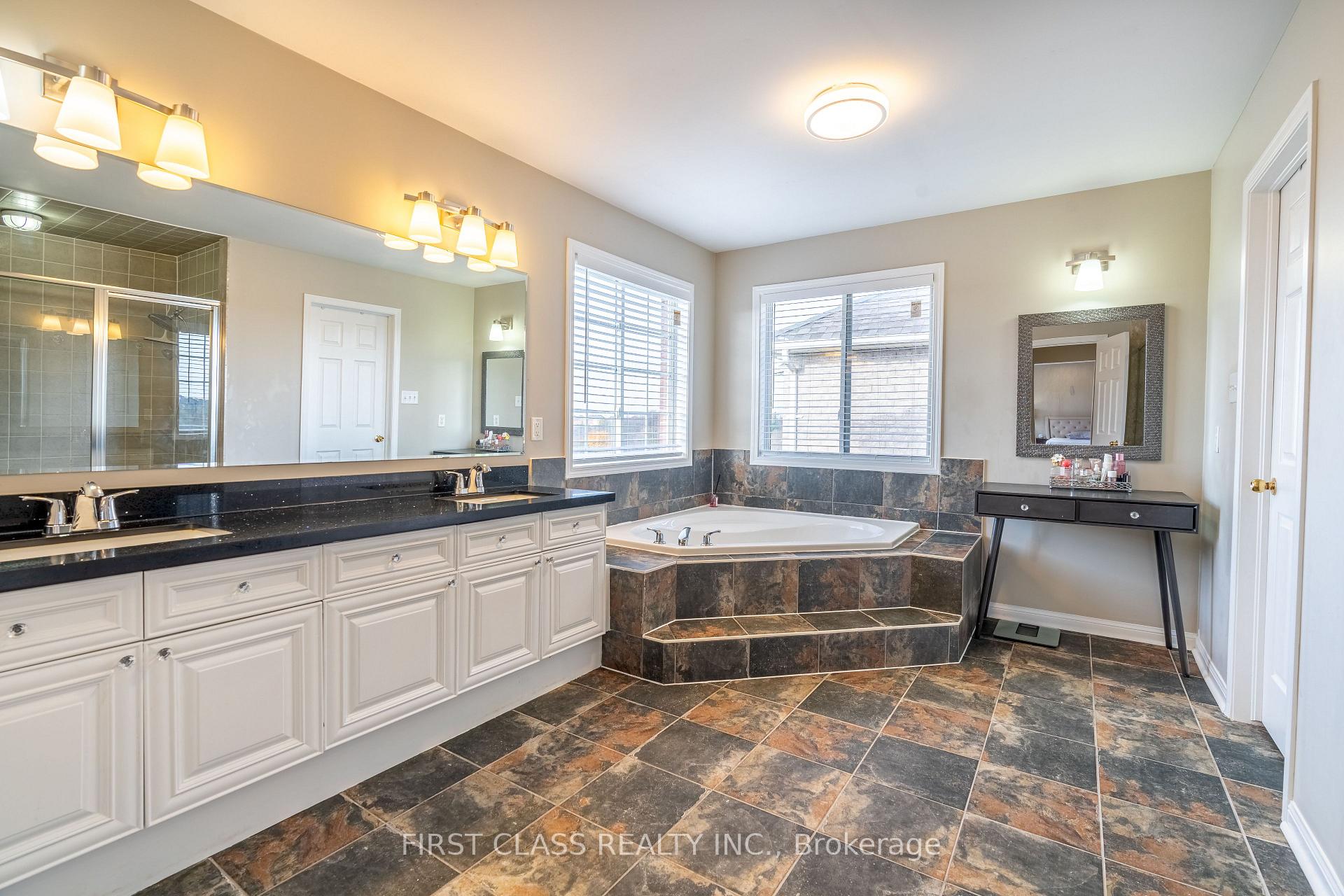 Photo 18 of 26 Pecan Drive, Brampton, Vales of Castlemore — HOMEH