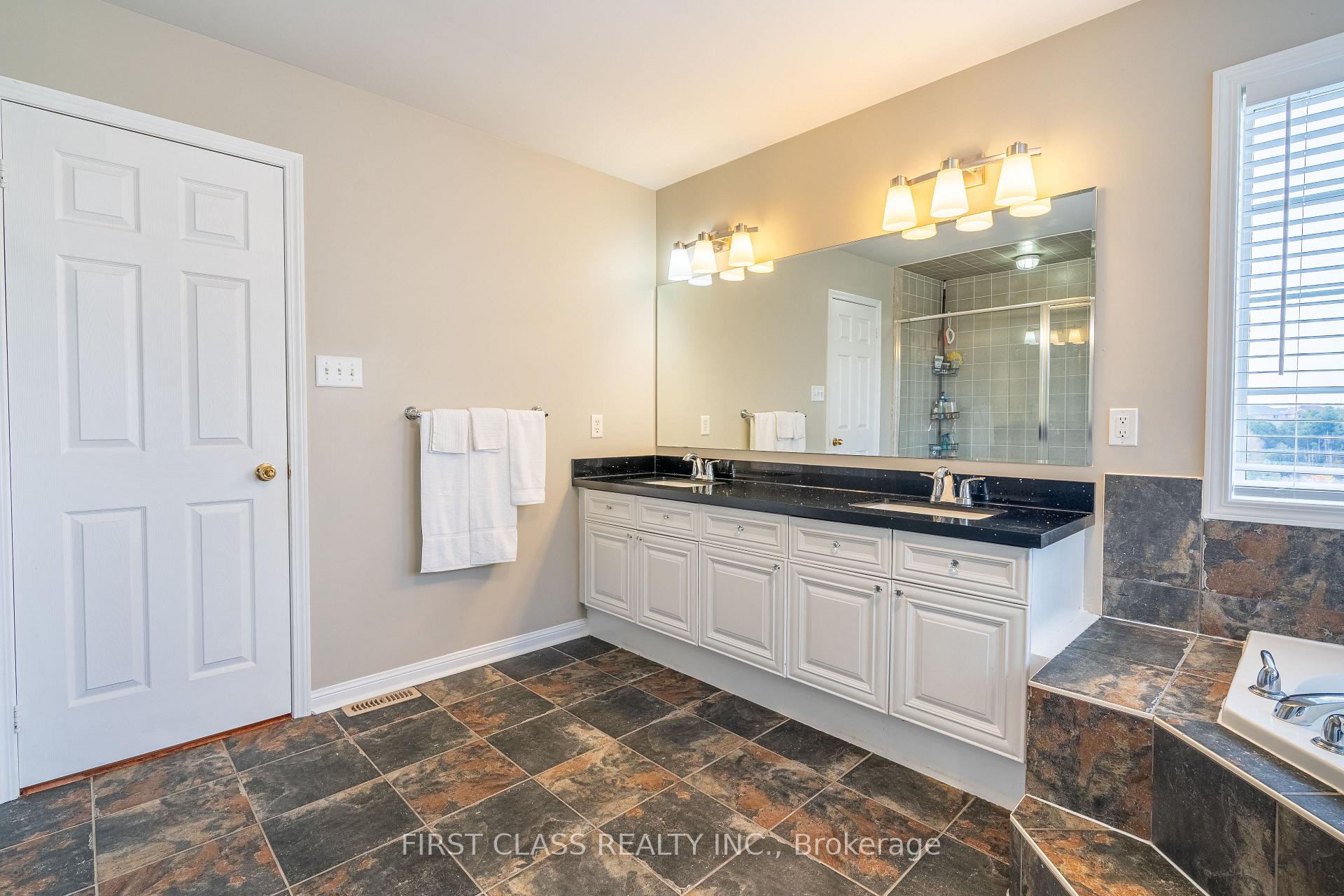 Photo 17 of 26 Pecan Drive, Brampton, Vales of Castlemore — HOMEH