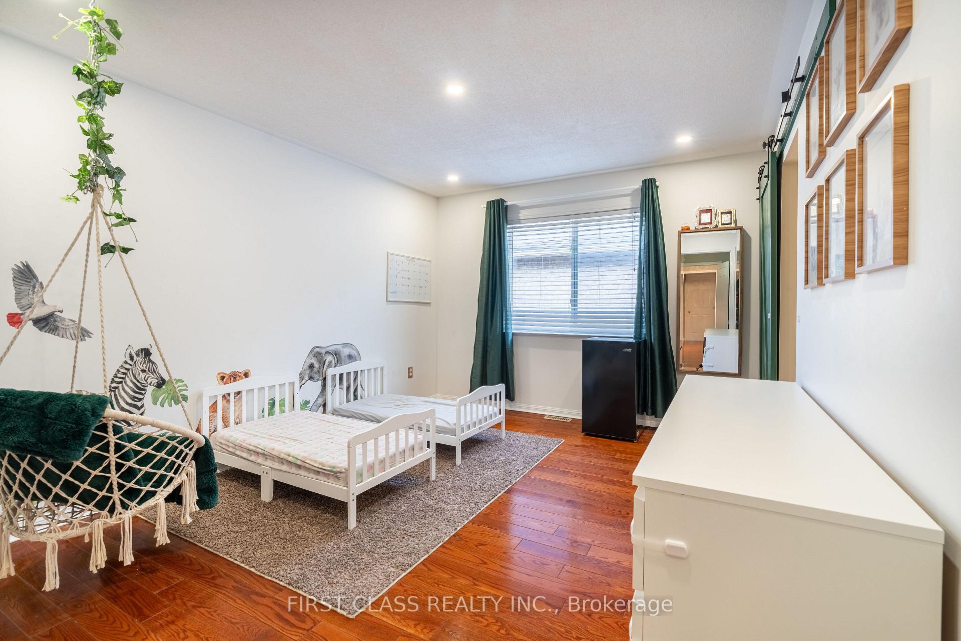 Photo 13 of 26 Pecan Drive, Brampton, Vales of Castlemore — HOMEH