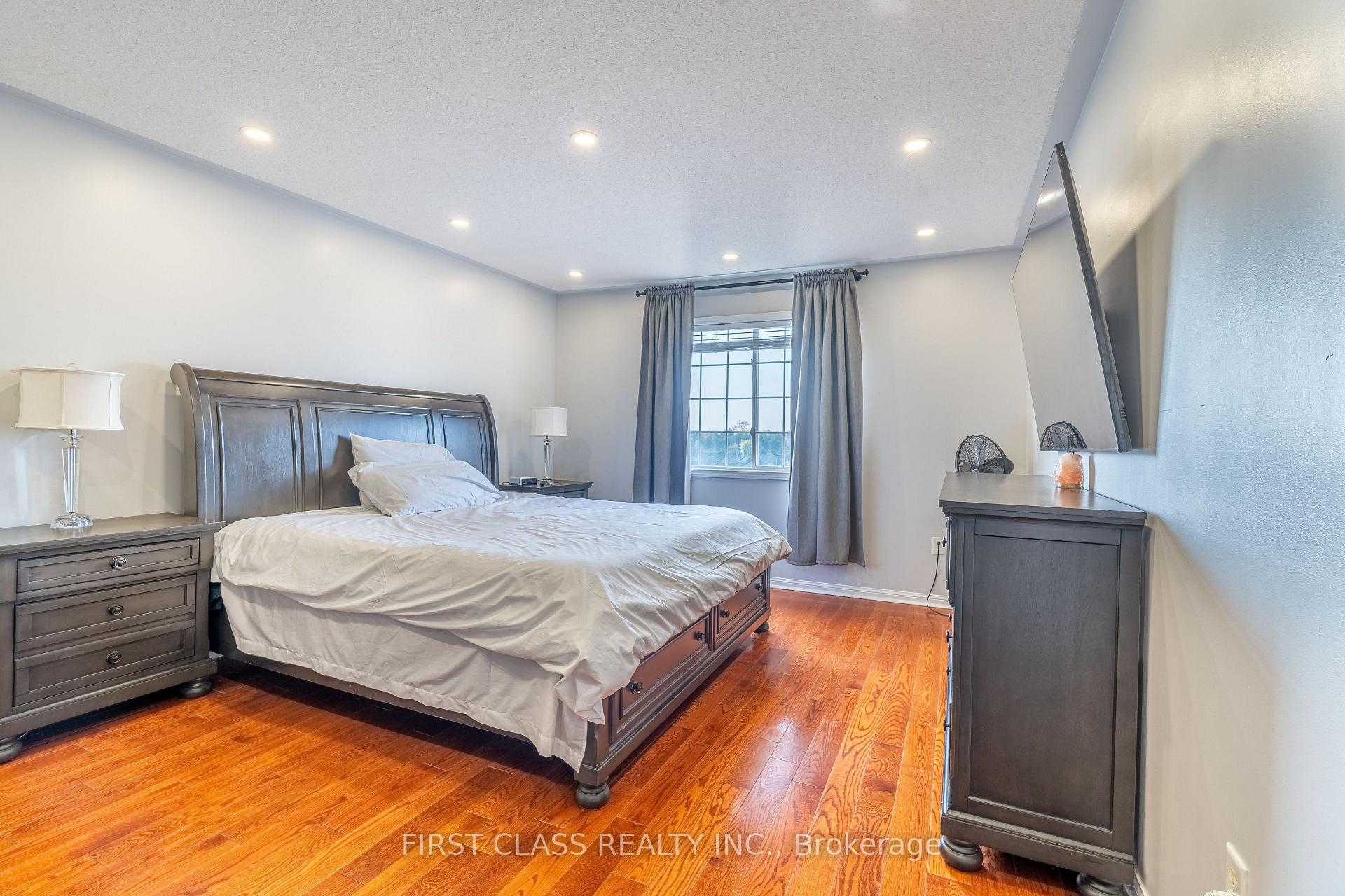 Photo 31 of 26 Pecan Drive, Brampton, Vales of Castlemore — HOMEH
