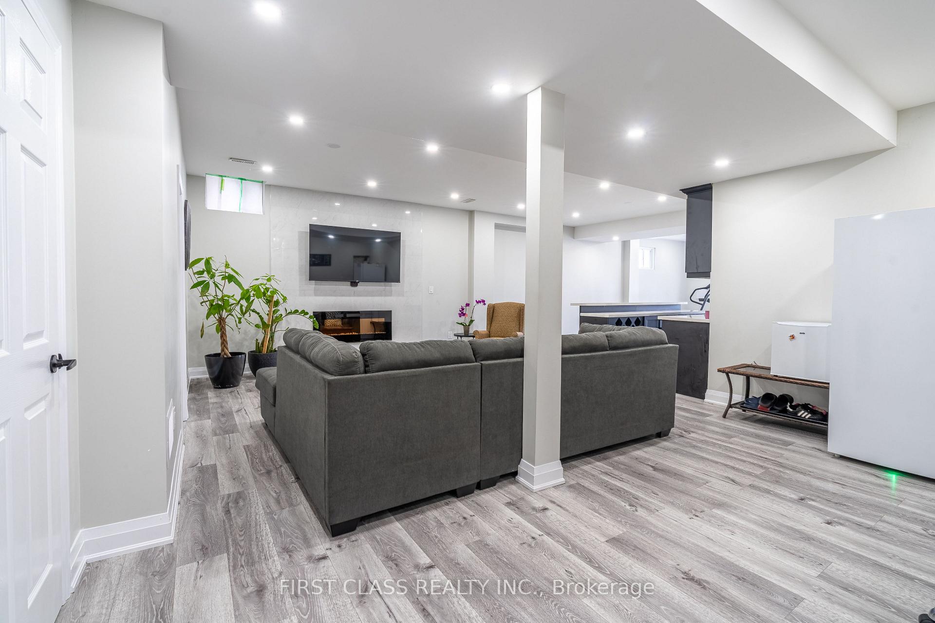 Photo 26 of 26 Pecan Drive, Brampton, Vales of Castlemore — HOMEH