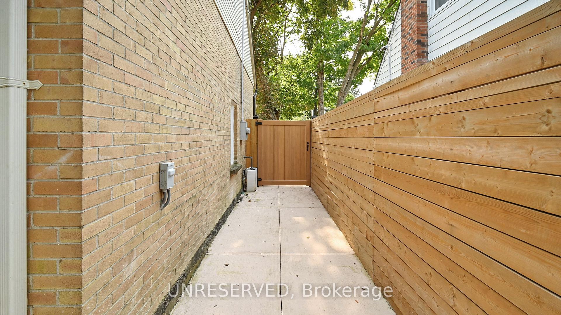 Photo 34 of 62 Mary Street, Brampton, Downtown Brampton — HOMEH
