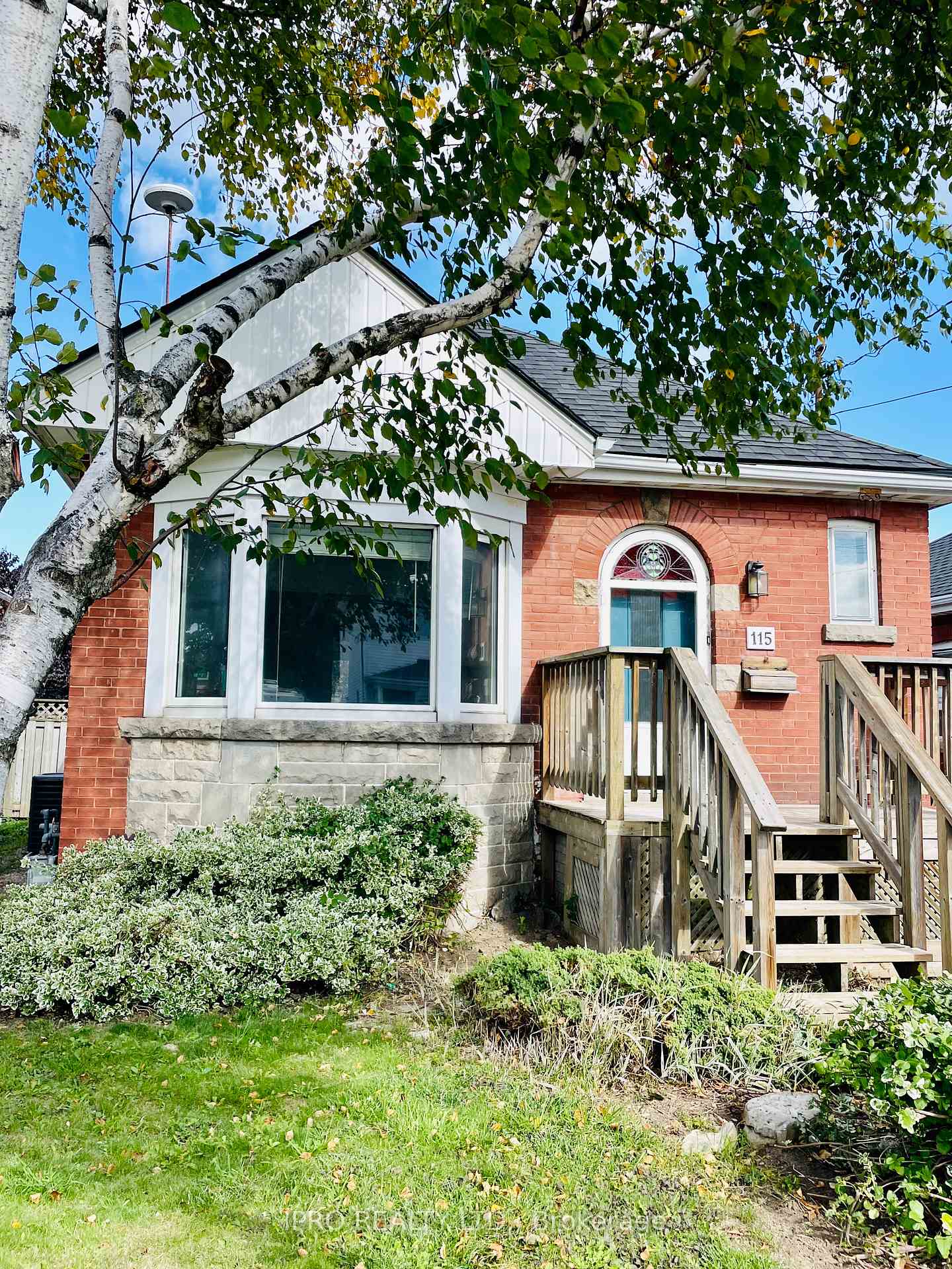 Photo 1 of 115 Brucedale Avenue E, Hamilton, Centremount — HOMEH