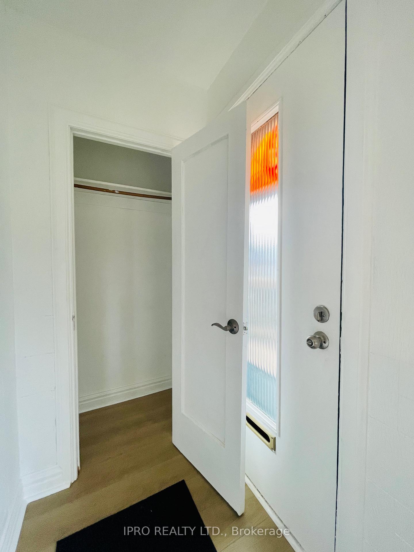 Photo 2 of 115 Brucedale Avenue E, Hamilton, Centremount — HOMEH