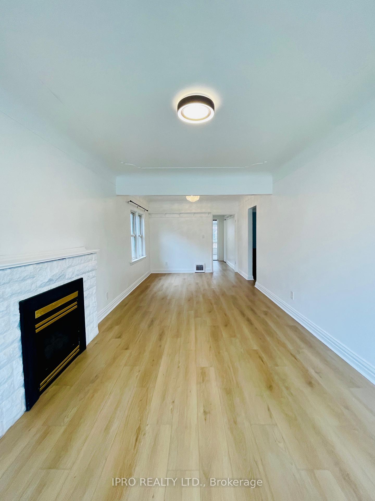 Photo 4 of 115 Brucedale Avenue E, Hamilton, Centremount — HOMEH