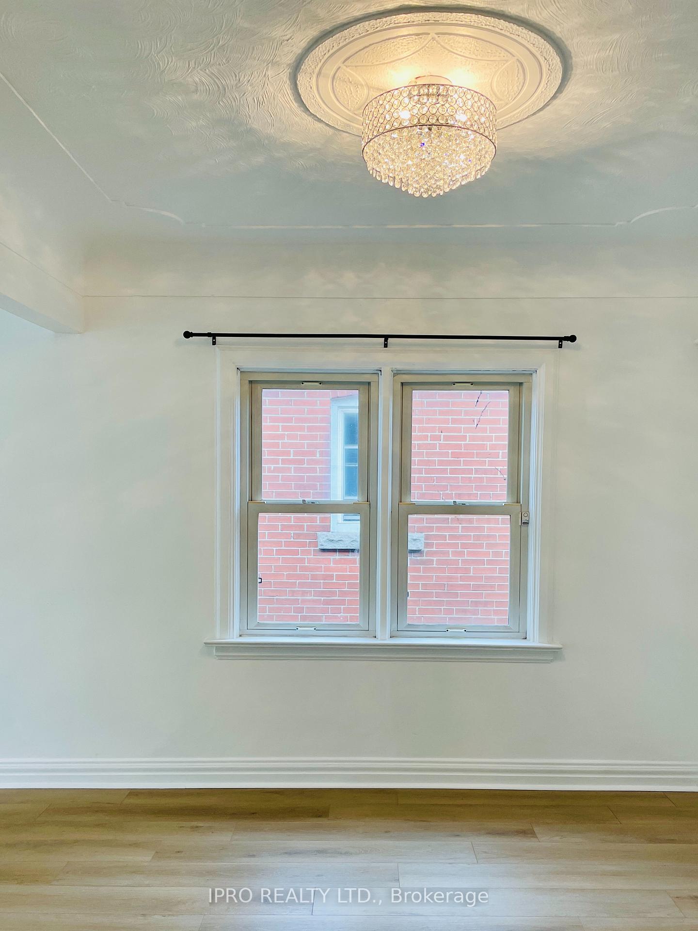 Photo 8 of 115 Brucedale Avenue E, Hamilton, Centremount — HOMEH