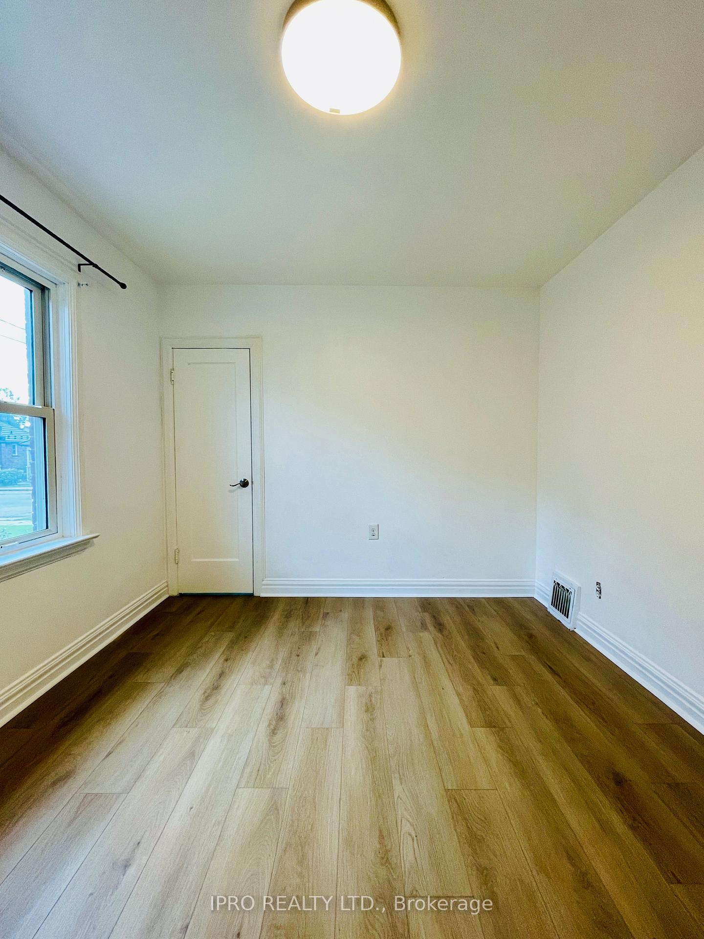 Photo 11 of 115 Brucedale Avenue E, Hamilton, Centremount — HOMEH