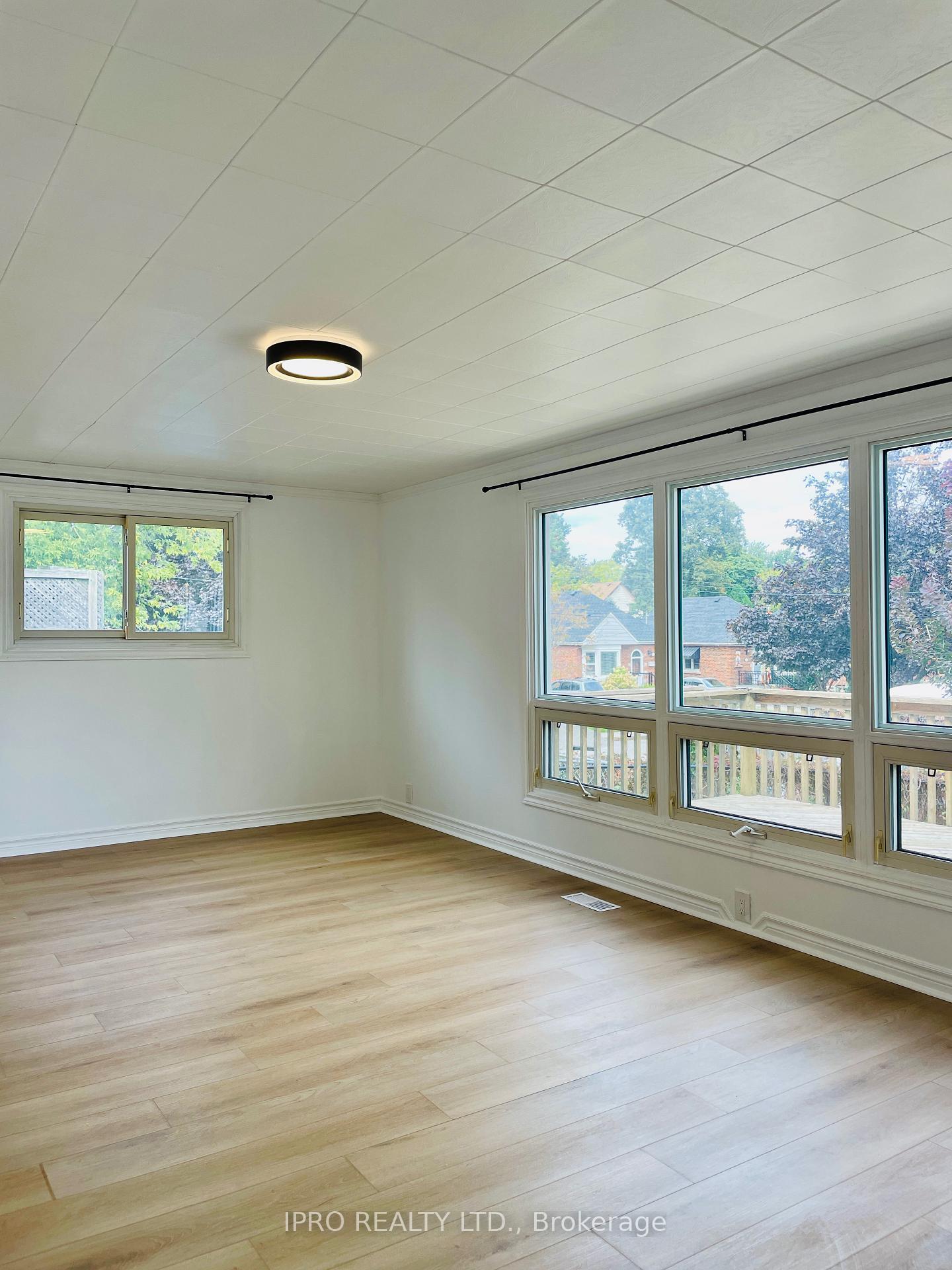 Photo 18 of 115 Brucedale Avenue E, Hamilton, Centremount — HOMEH