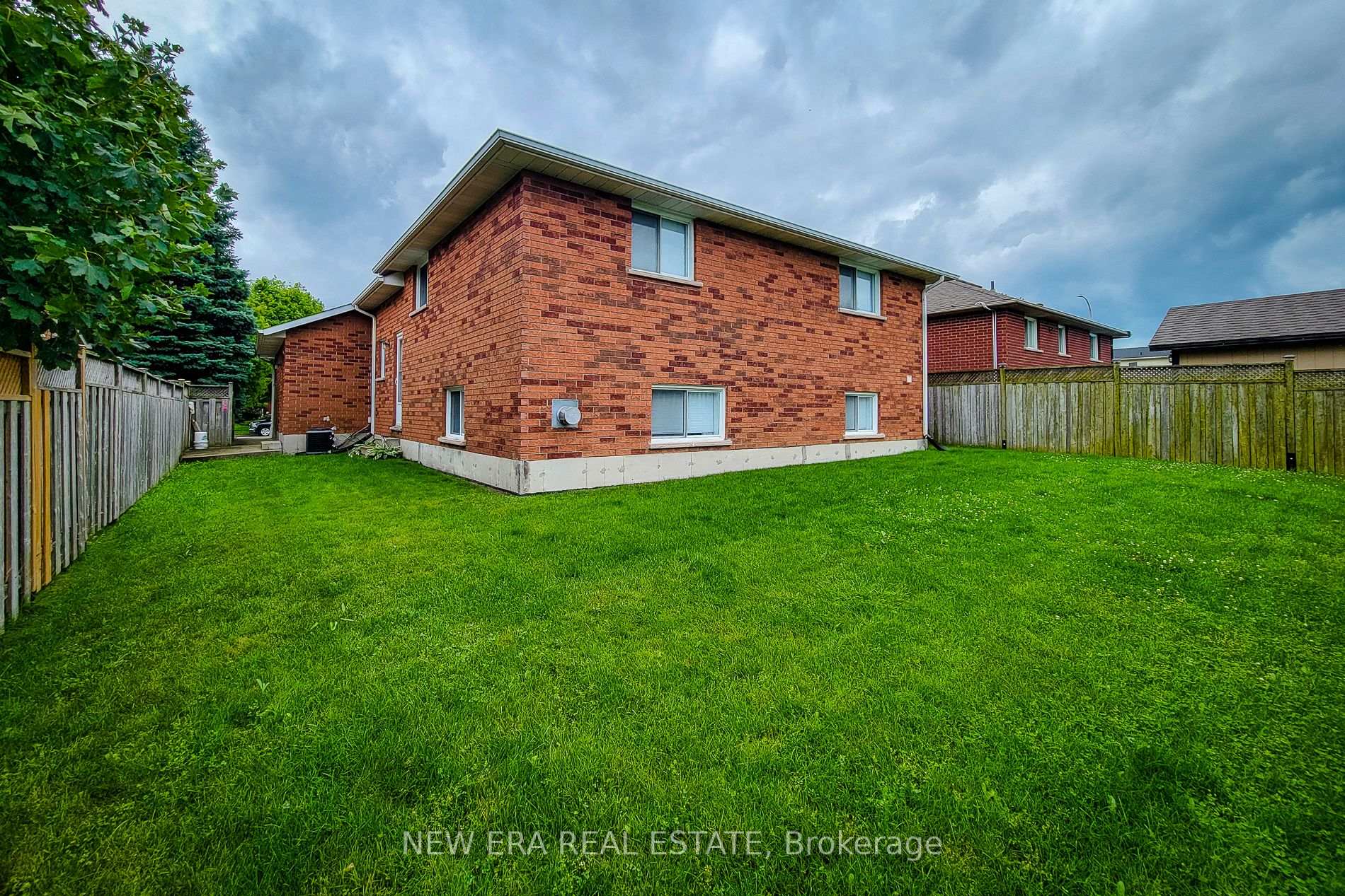 Photo 9 of 31 Foxmeadow Drive, Hamilton, Stoney Creek — HOMEH