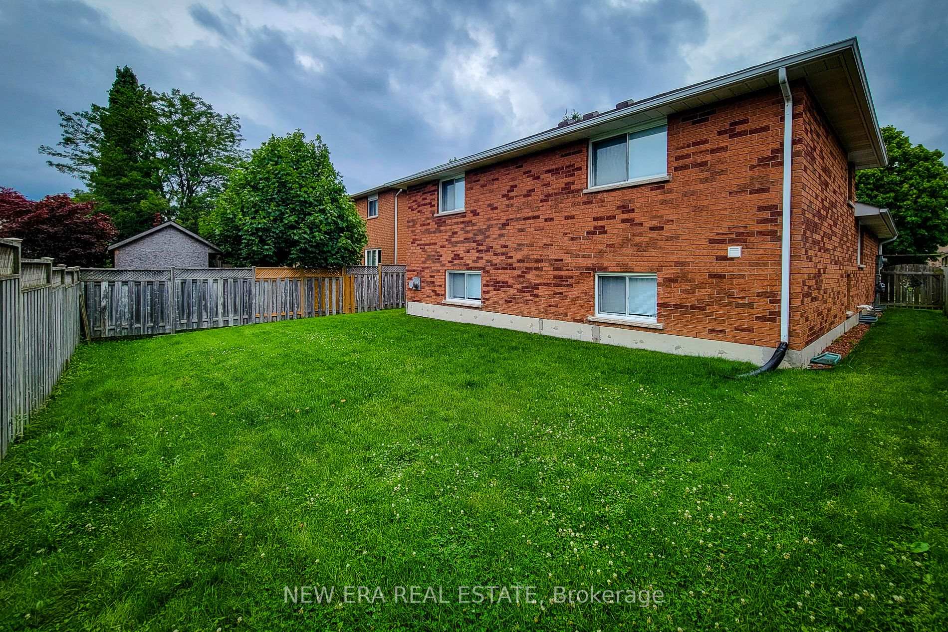 Photo 12 of 31 Foxmeadow Drive, Hamilton, Stoney Creek — HOMEH