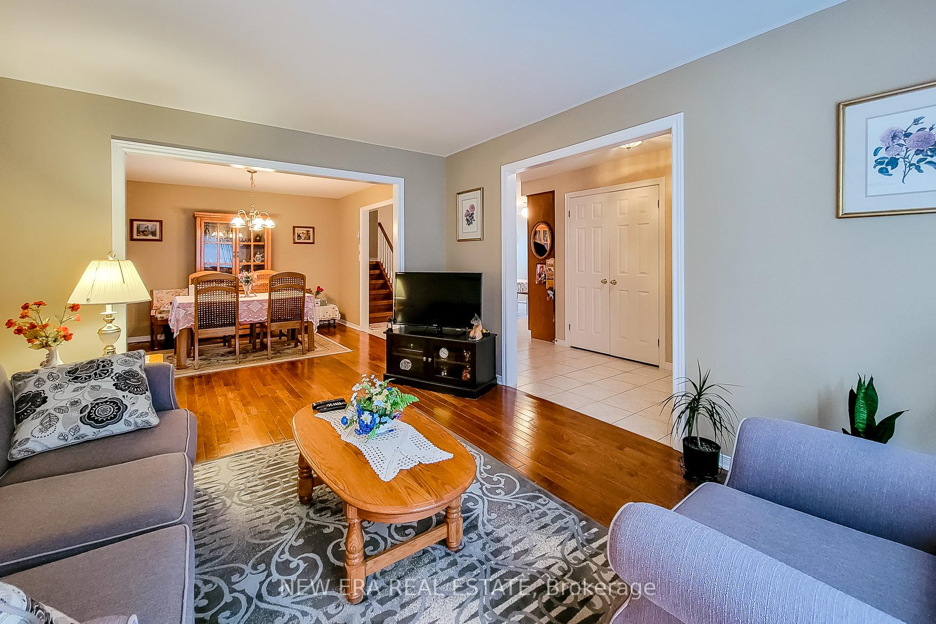 Photo 5 of 31 Foxmeadow Drive, Hamilton, Stoney Creek — HOMEH