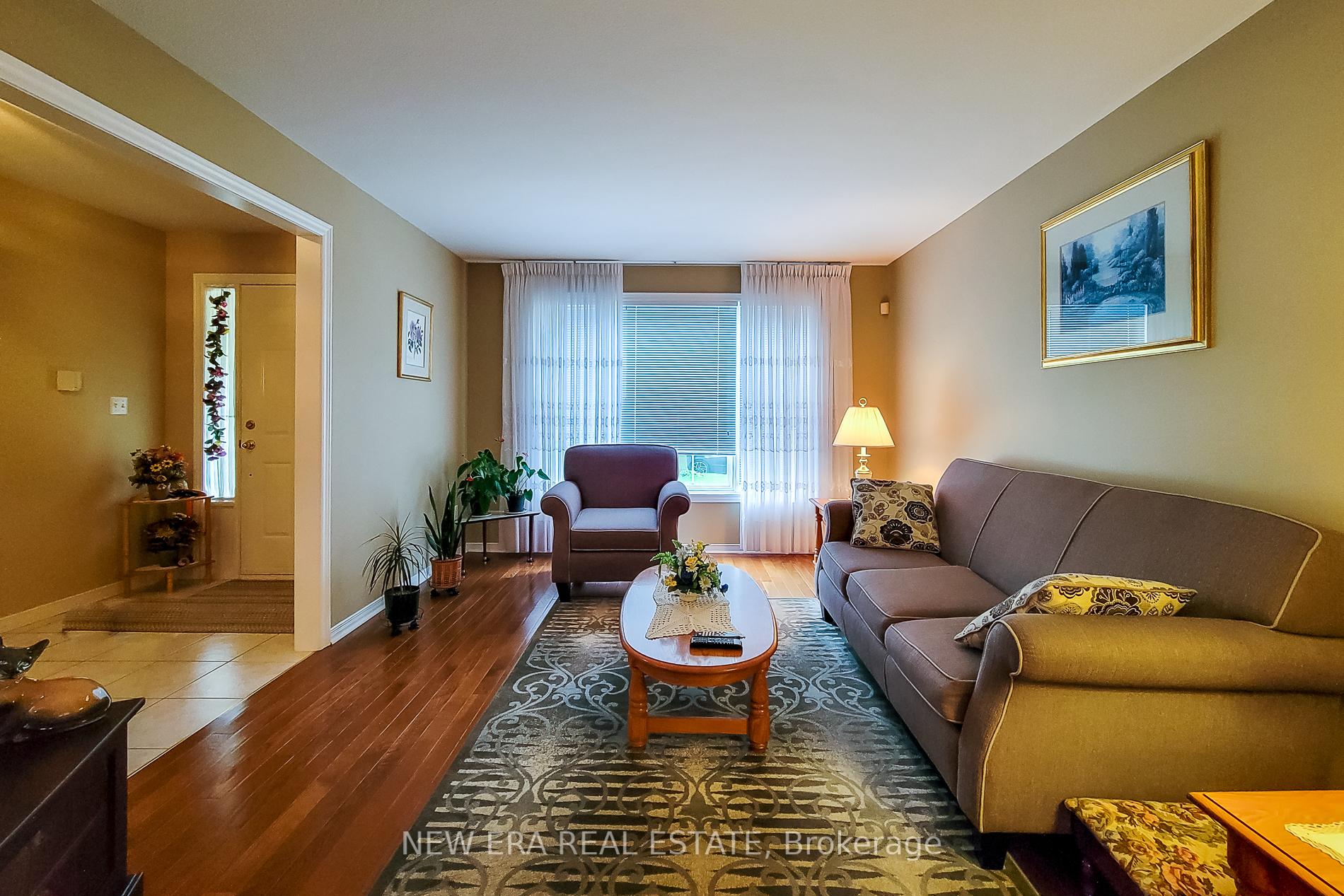 Photo 4 of 31 Foxmeadow Drive, Hamilton, Stoney Creek — HOMEH
