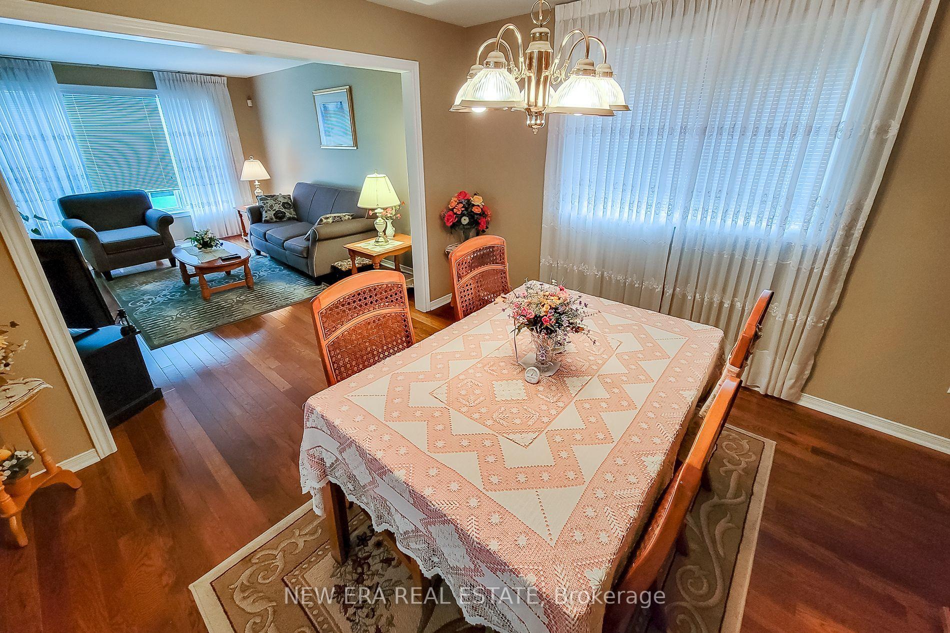Photo 19 of 31 Foxmeadow Drive, Hamilton, Stoney Creek — HOMEH