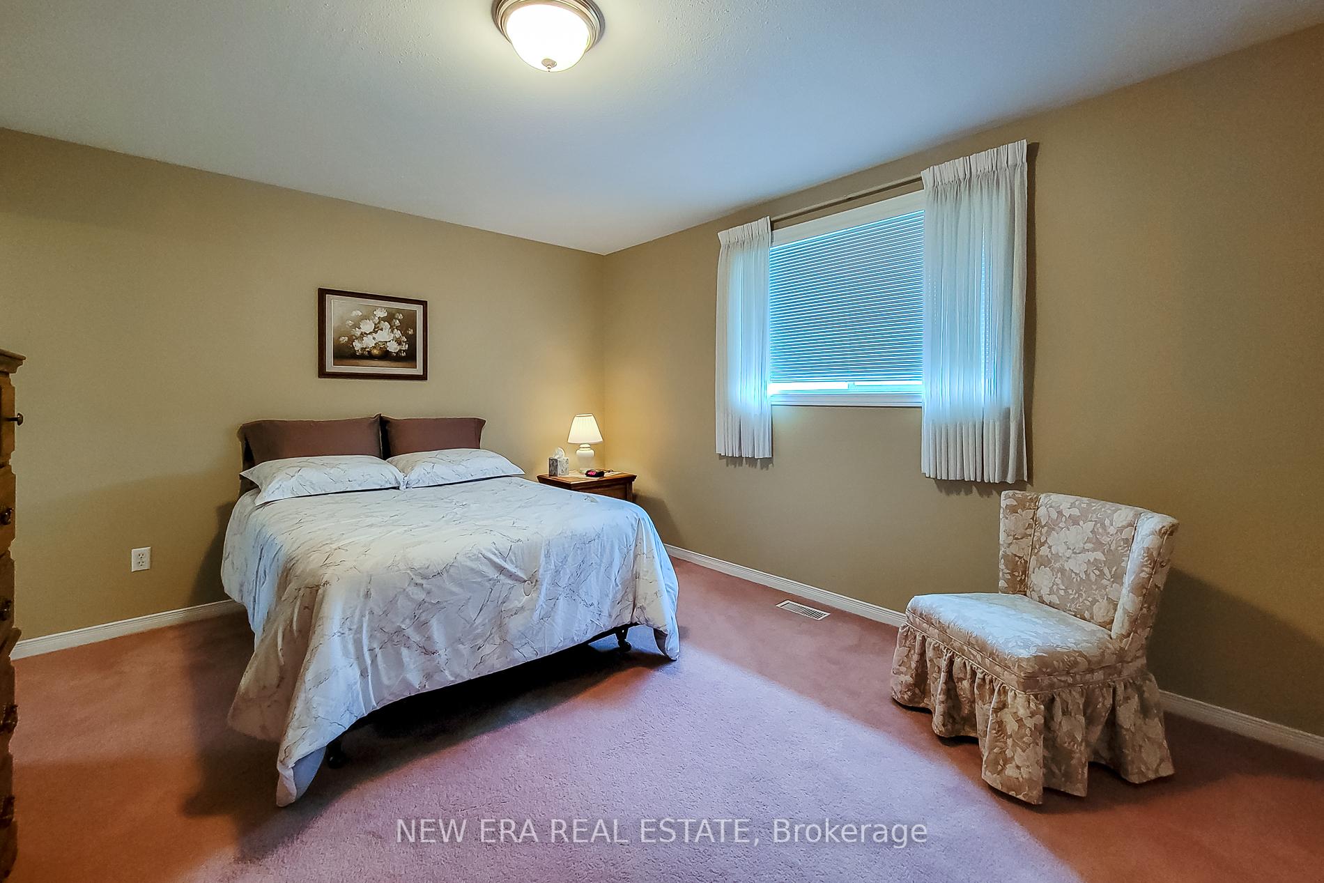 Photo 25 of 31 Foxmeadow Drive, Hamilton, Stoney Creek — HOMEH