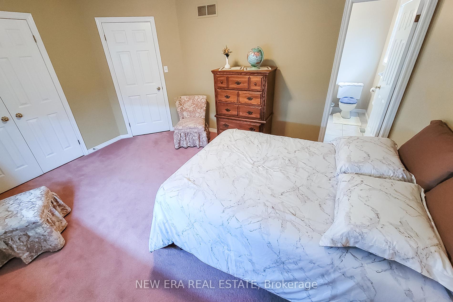 Photo 10 of 31 Foxmeadow Drive, Hamilton, Stoney Creek — HOMEH