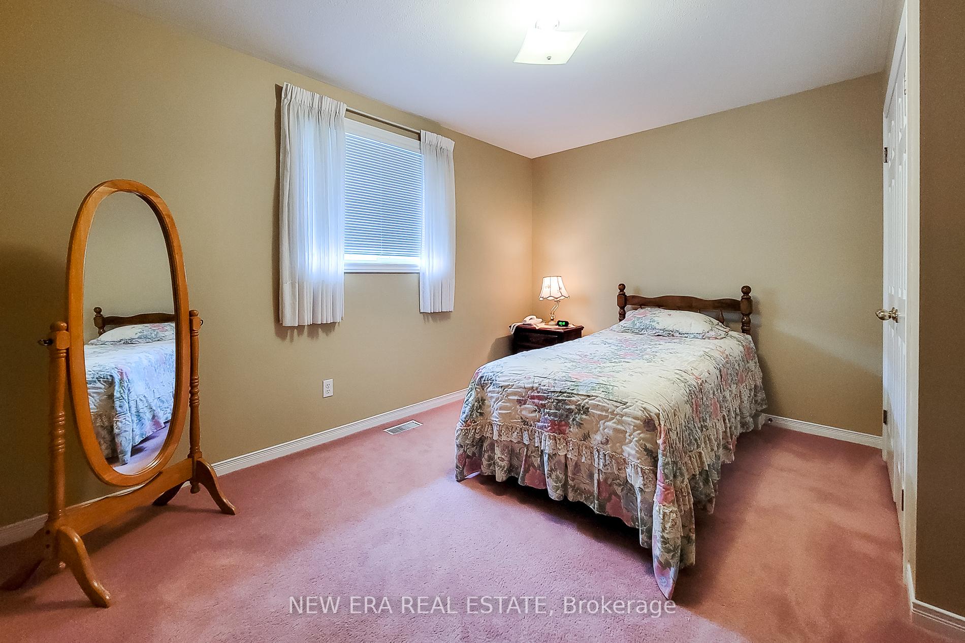 Photo 14 of 31 Foxmeadow Drive, Hamilton, Stoney Creek — HOMEH