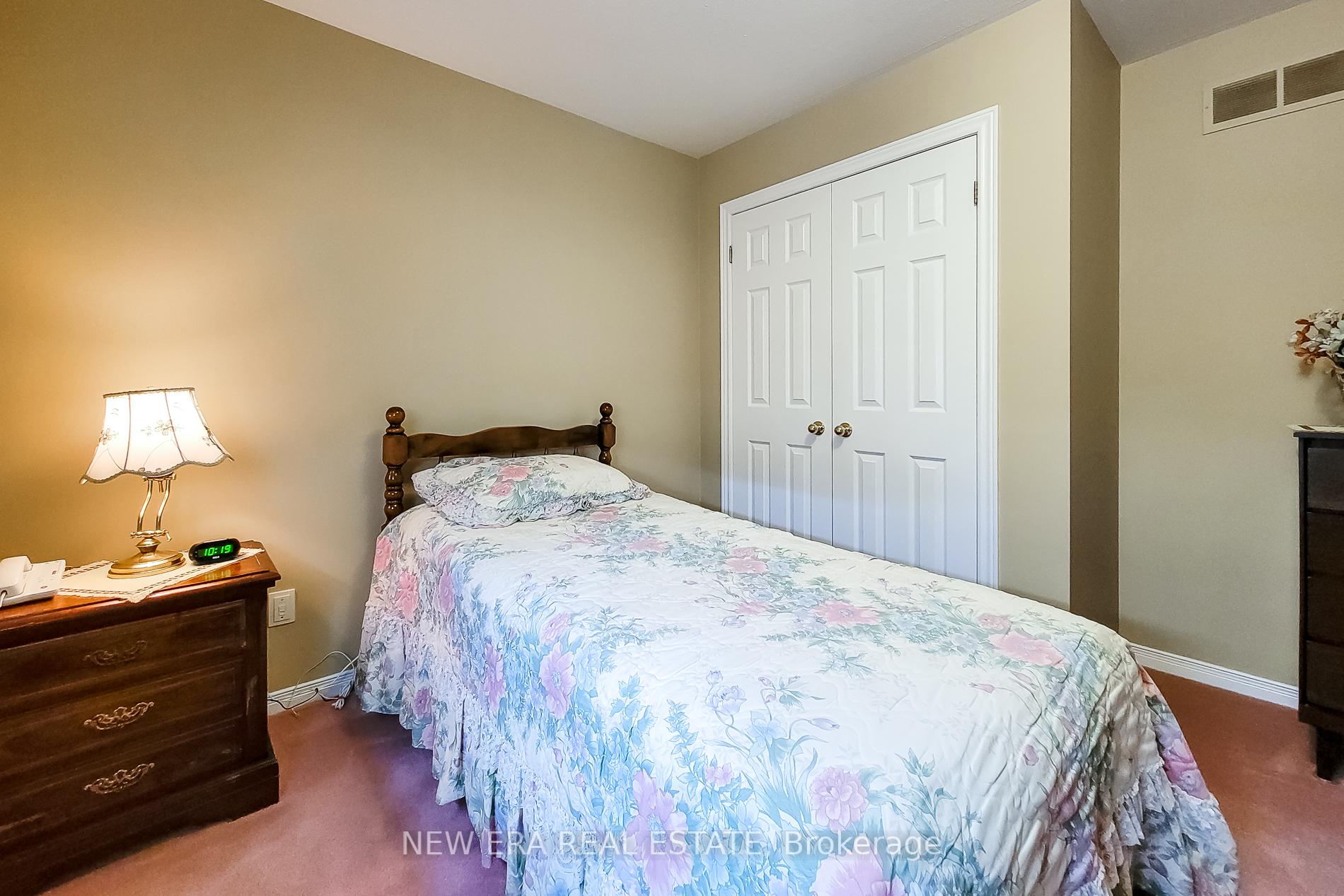 Photo 24 of 31 Foxmeadow Drive, Hamilton, Stoney Creek — HOMEH