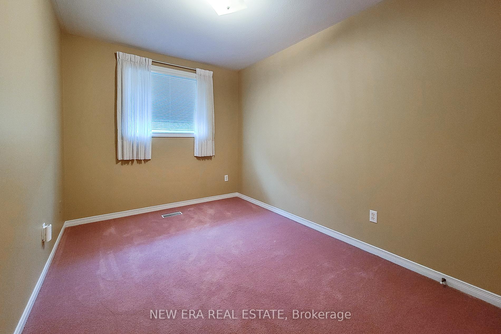 Photo 8 of 31 Foxmeadow Drive, Hamilton, Stoney Creek — HOMEH