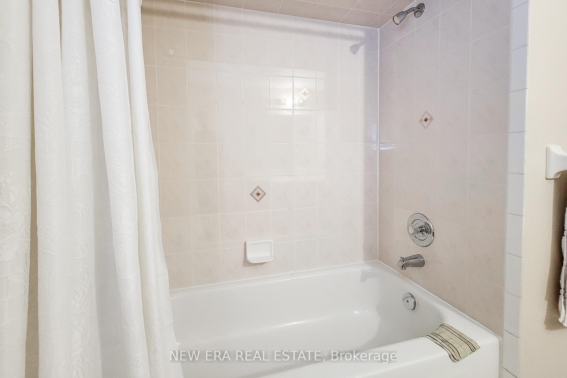 Photo 29 of 31 Foxmeadow Drive, Hamilton, Stoney Creek — HOMEH