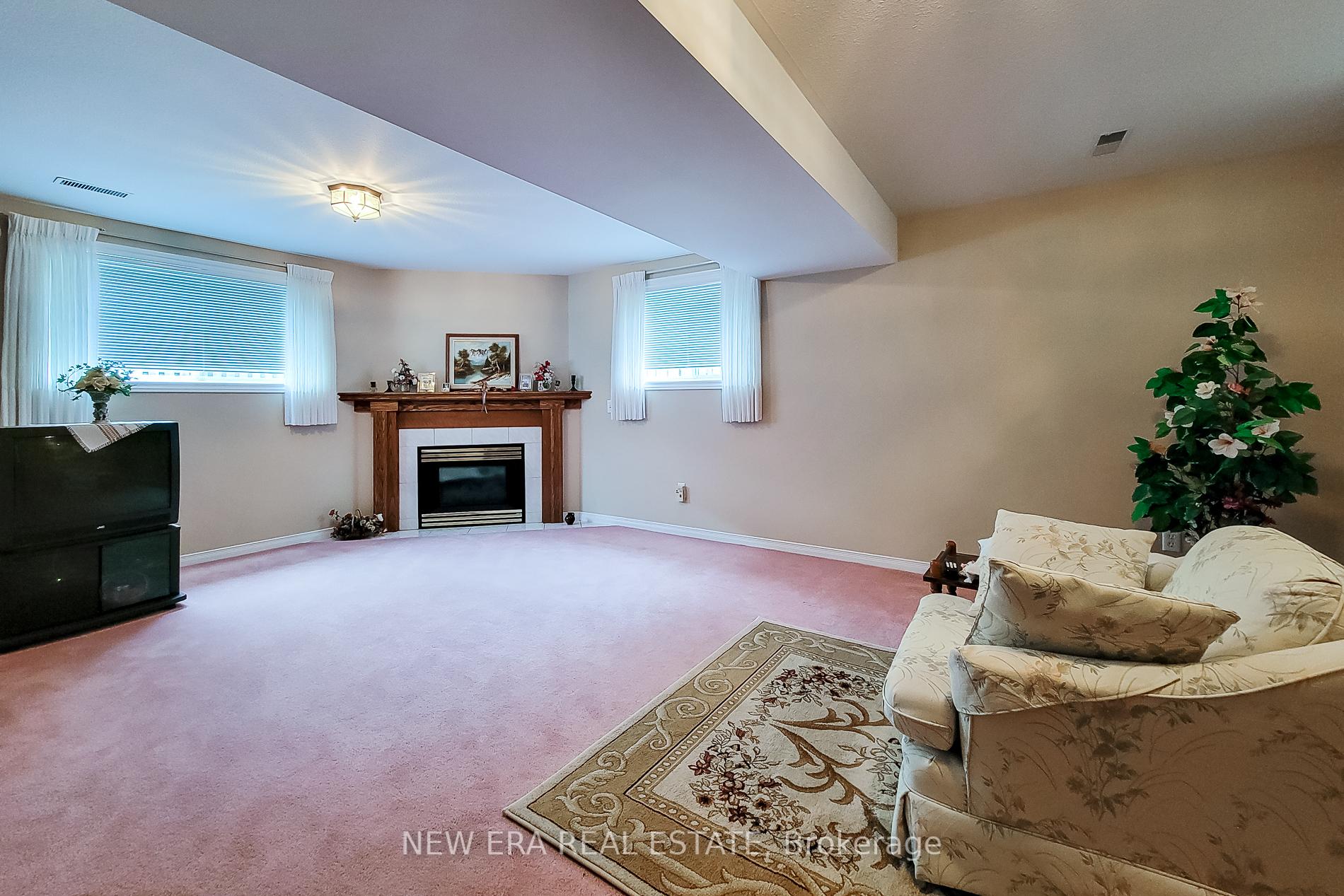 Photo 23 of 31 Foxmeadow Drive, Hamilton, Stoney Creek — HOMEH