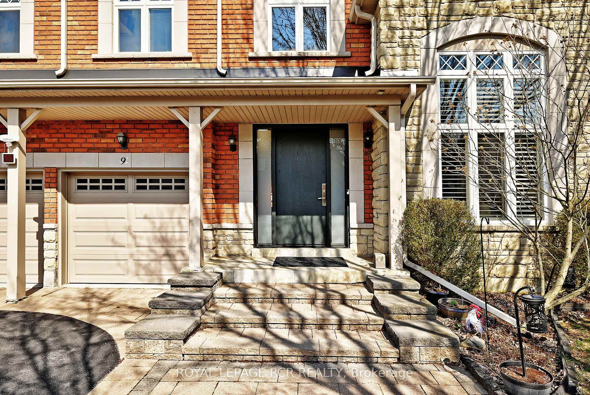 Photo 8 of 9 Deerhorn Crescent, Aurora, Aurora Highlands — HOMEH