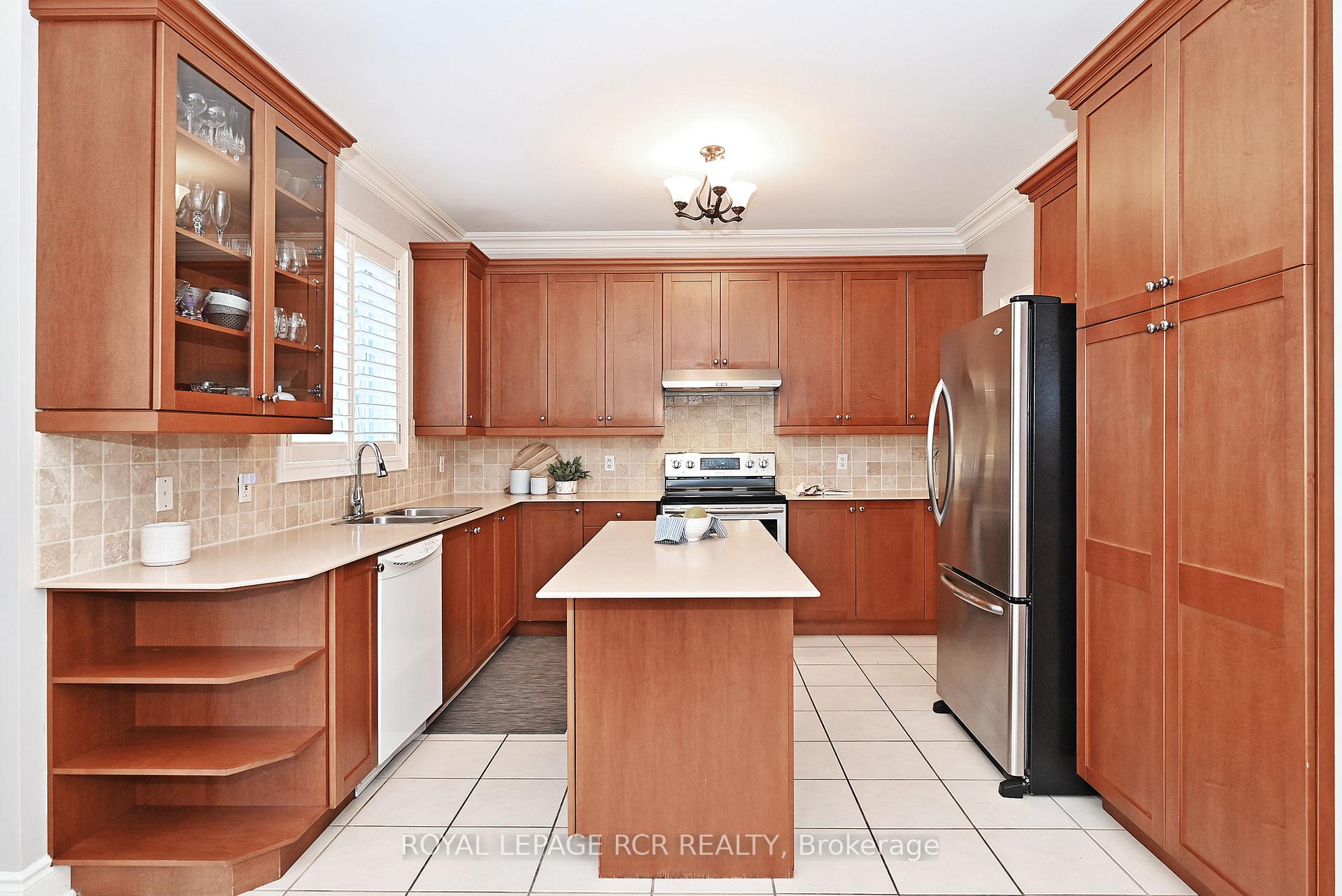 Photo 14 of 9 Deerhorn Crescent, Aurora, Aurora Highlands — HOMEH