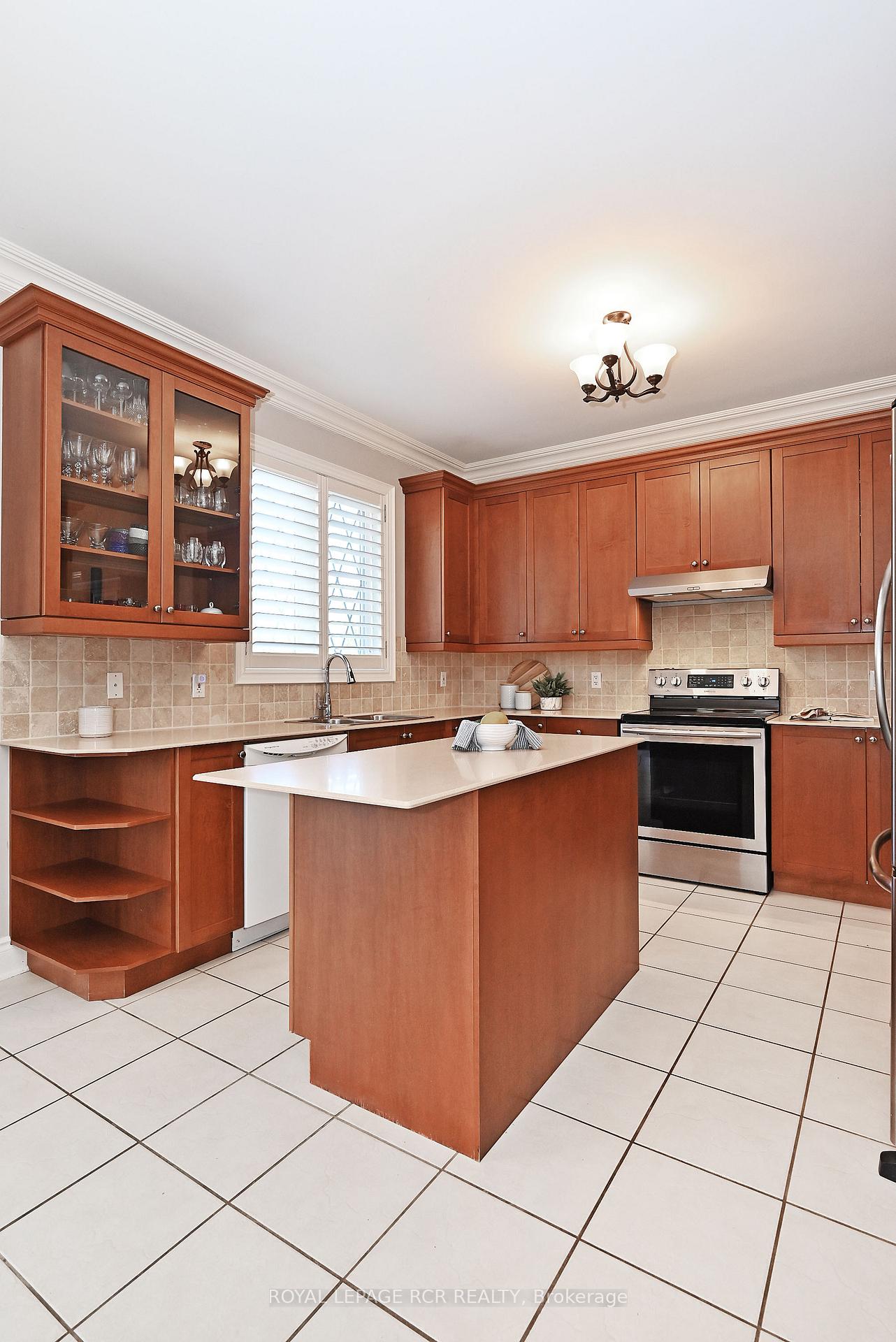 Photo 4 of 9 Deerhorn Crescent, Aurora, Aurora Highlands — HOMEH
