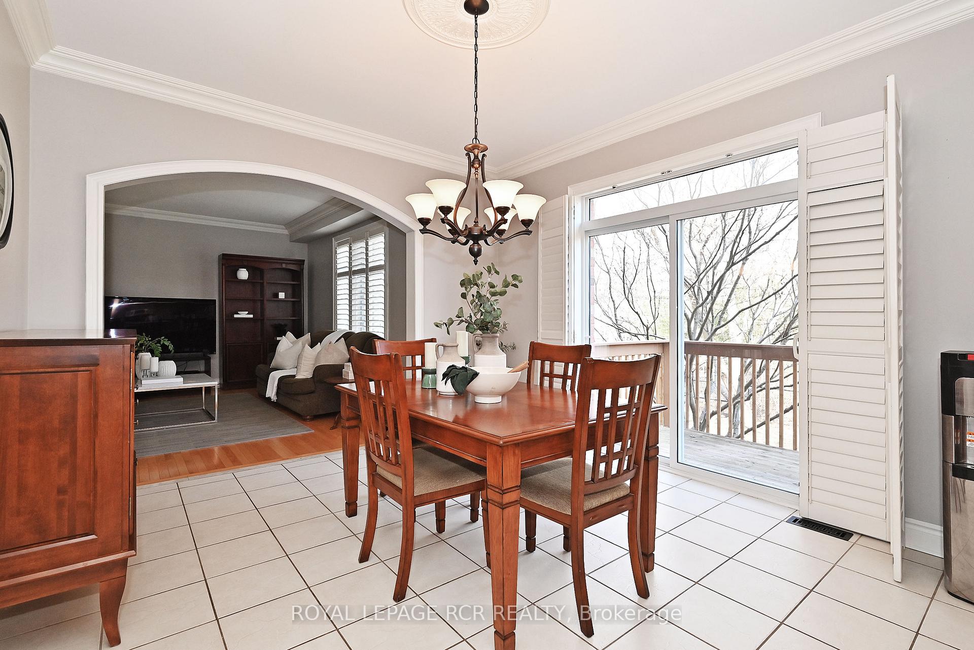 Photo 5 of 9 Deerhorn Crescent, Aurora, Aurora Highlands — HOMEH