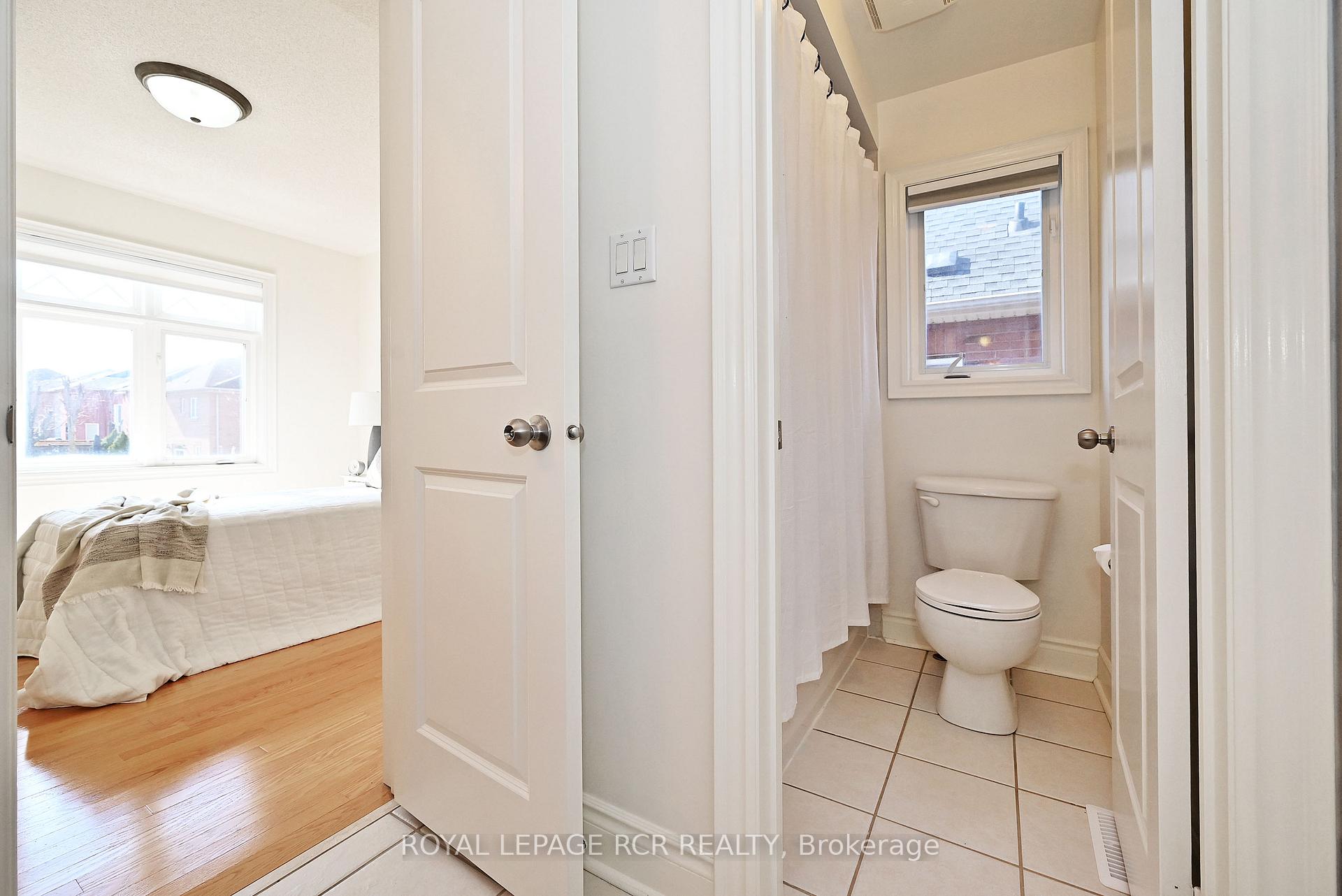 Photo 16 of 9 Deerhorn Crescent, Aurora, Aurora Highlands — HOMEH