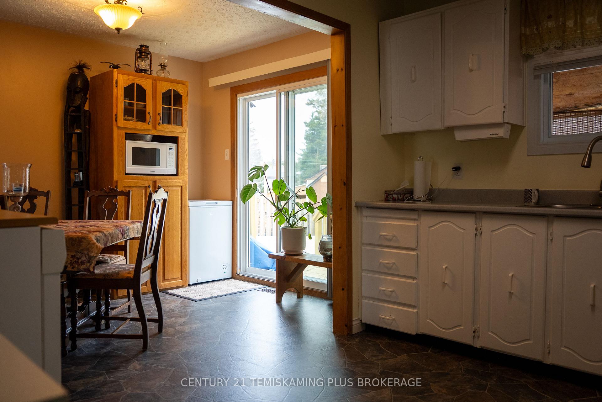 Photo 6 of 181 Carter Boulevard, Temiskaming Shores, Haileybury — HOMEH