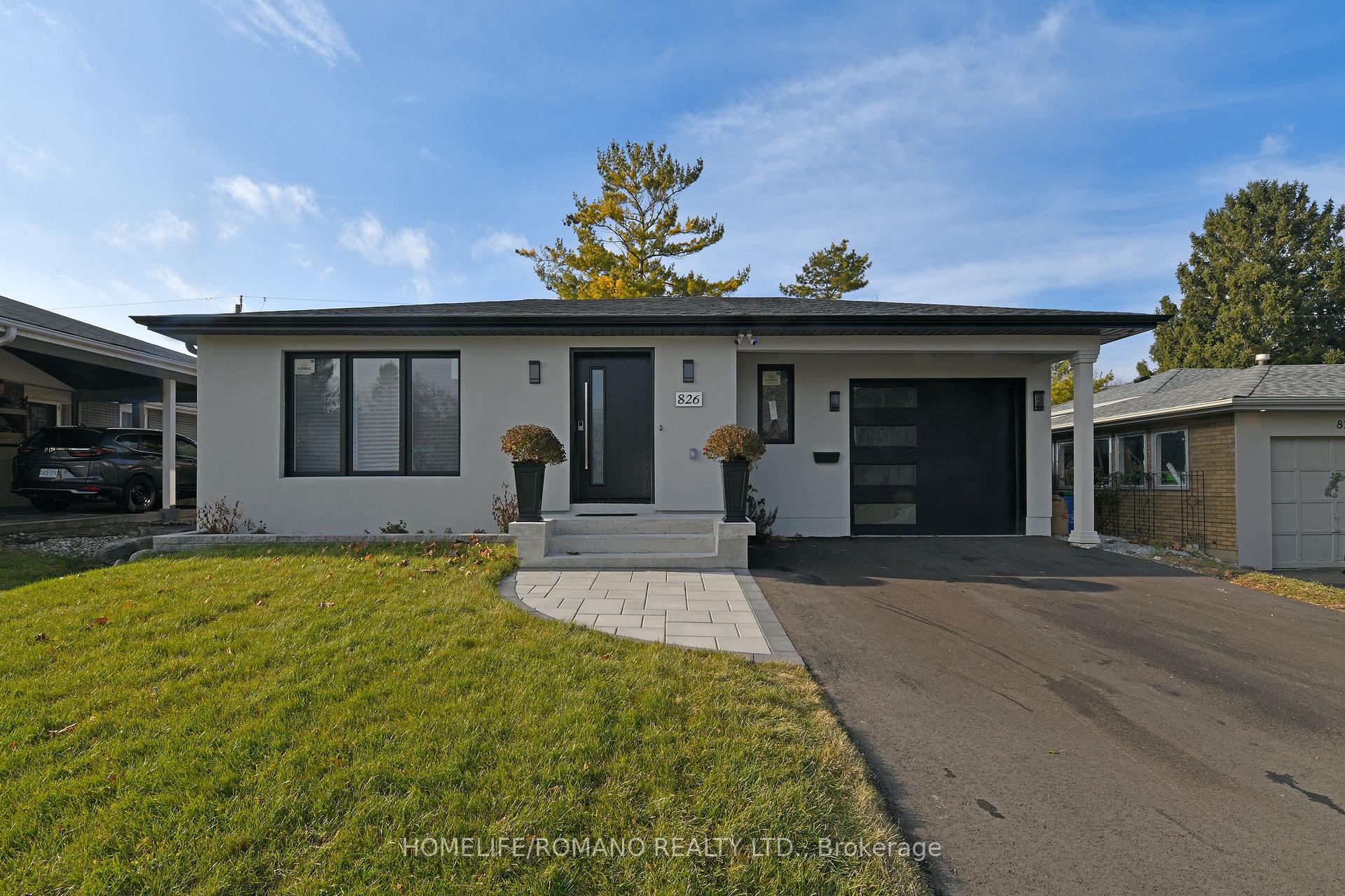Front of 826 Krosno Boulevard