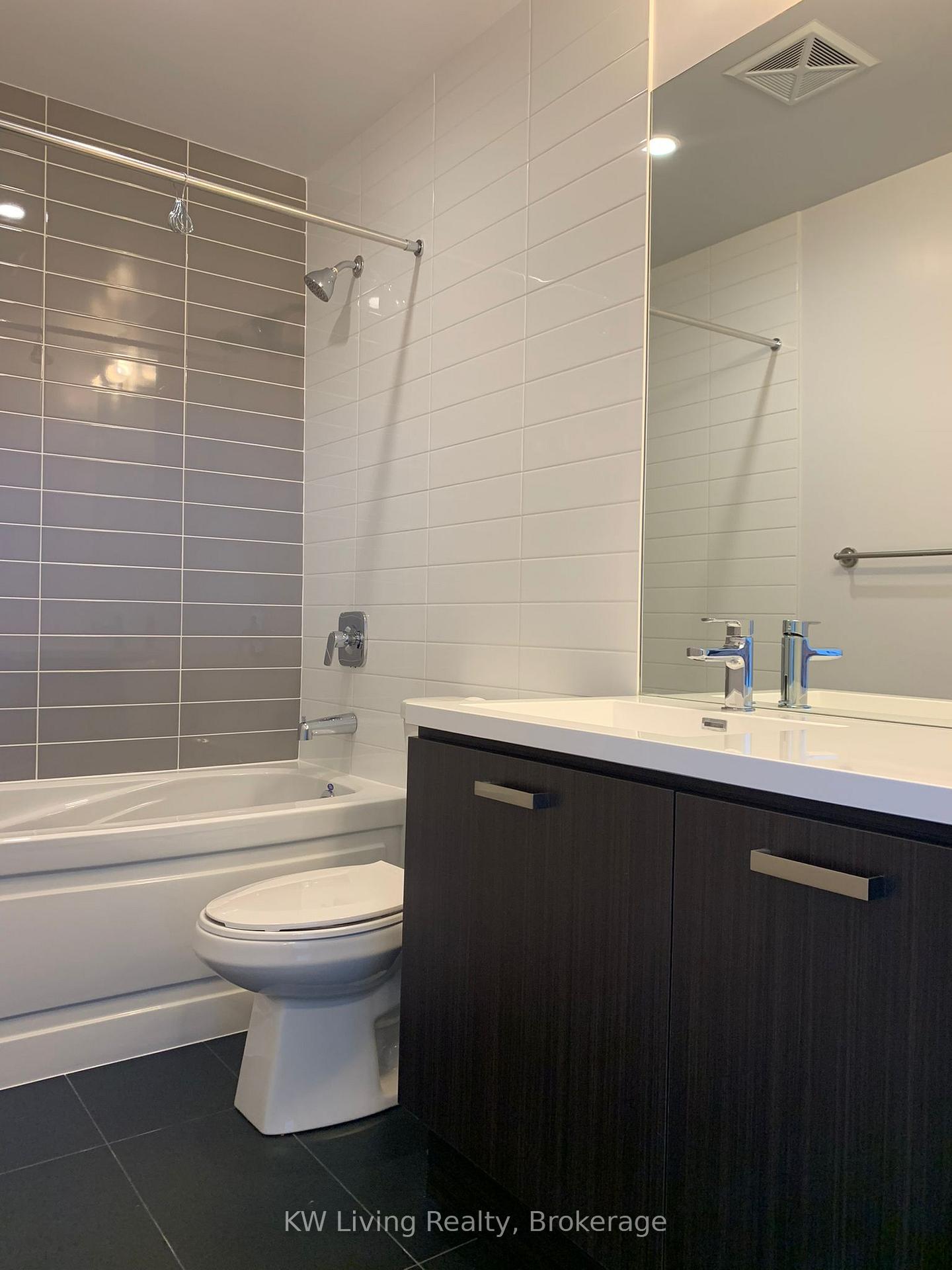 Photo 7 of Unit PH105, 125 Redpath Avenue, Toronto, Mount Pleasant West — HOMEH