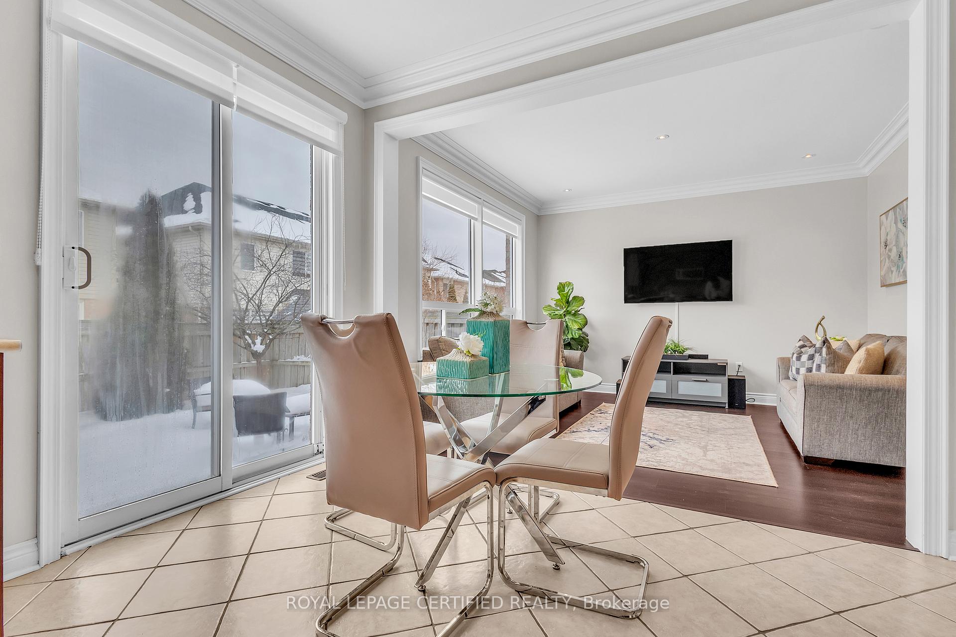 Photo 9 of 17 Dalia Street, Brampton, Credit Valley — HOMEH