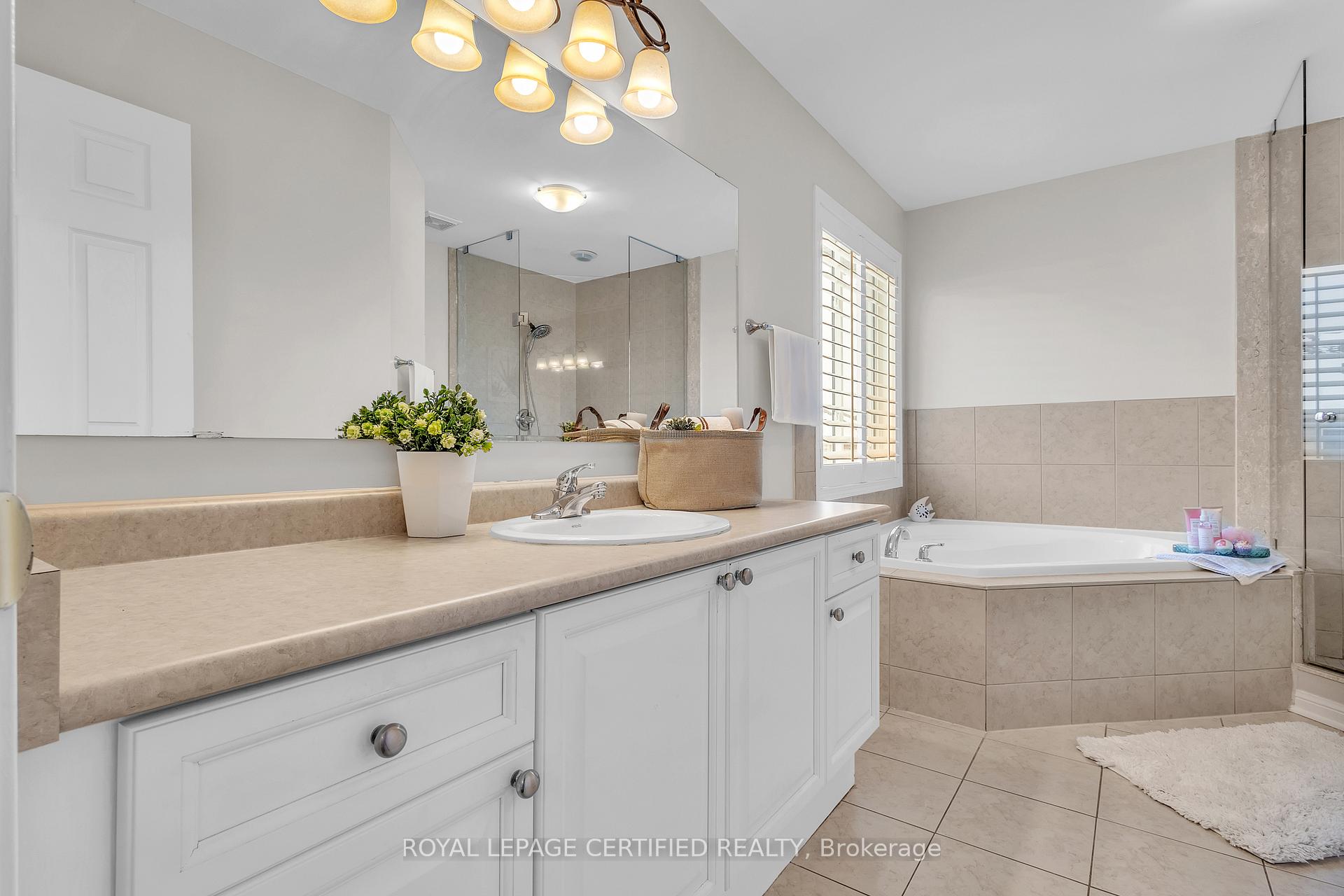 Photo 13 of 17 Dalia Street, Brampton, Credit Valley — HOMEH