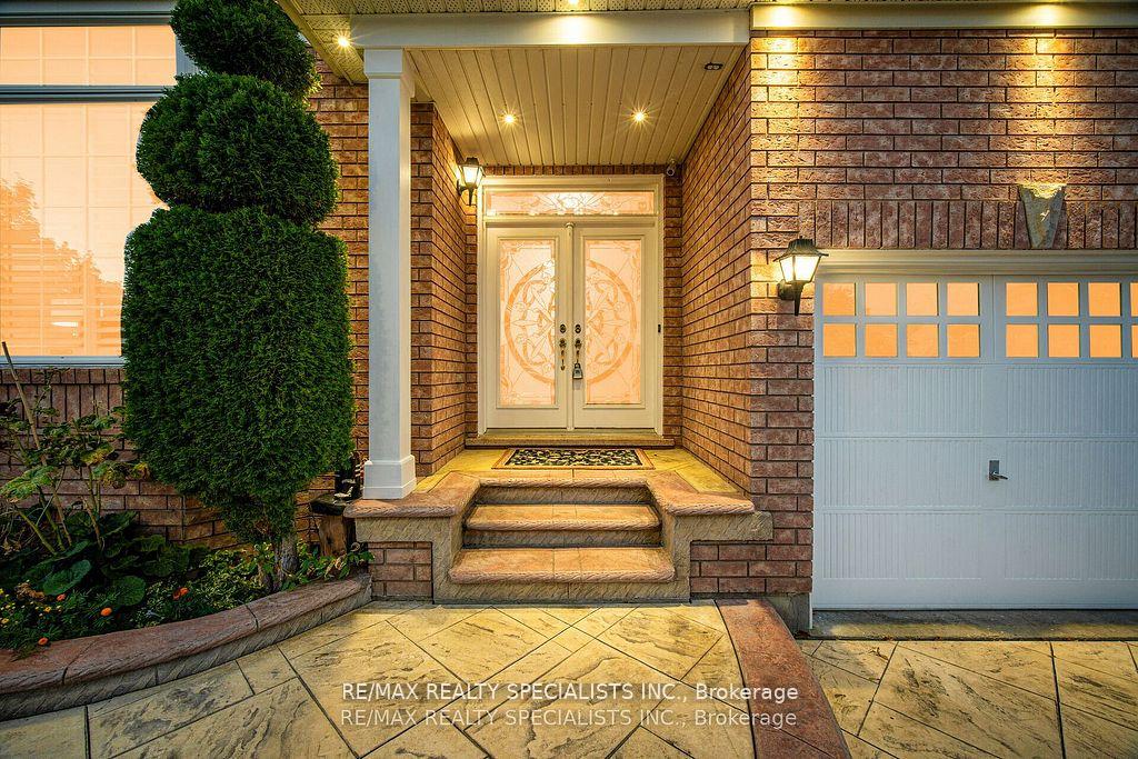 Photo 10 of 30 Latania Boulevard, Brampton, Vales of Castlemore — HOMEH