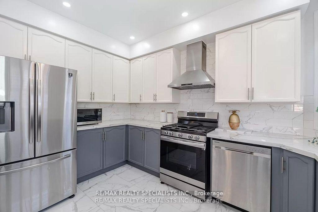 Photo 5 of 30 Latania Boulevard, Brampton, Vales of Castlemore — HOMEH