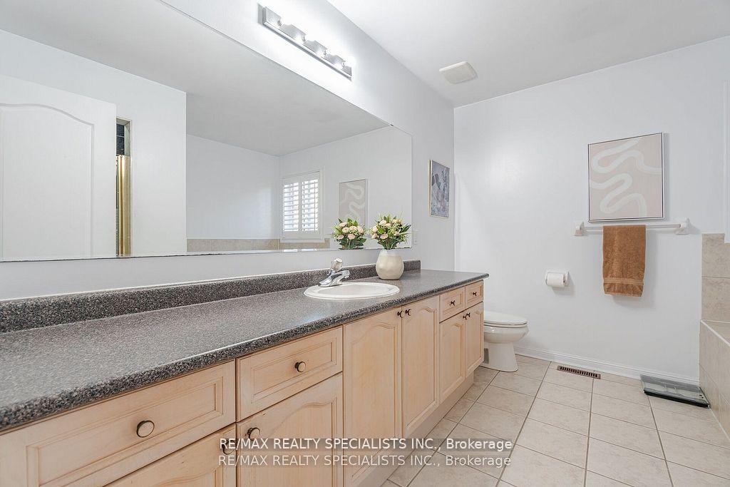 Photo 18 of 30 Latania Boulevard, Brampton, Vales of Castlemore — HOMEH