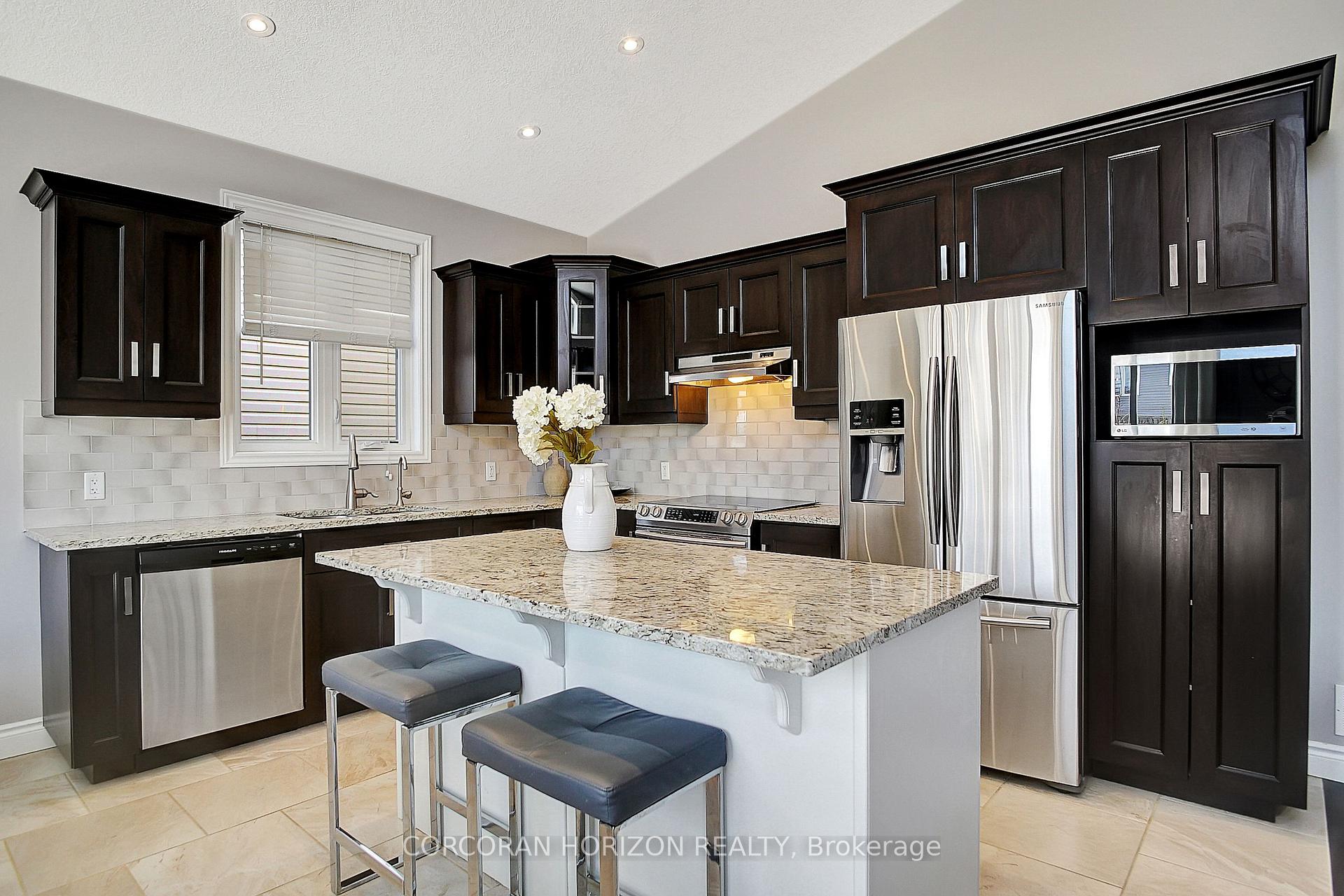 Photo 14 of 225 Carriage Way, Waterloo — HOMEH