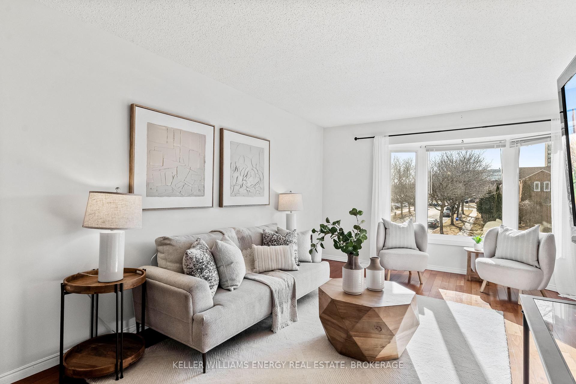 Photo 12 of 117 Bassett Boulevard, Whitby, Pringle Creek — HOMEH