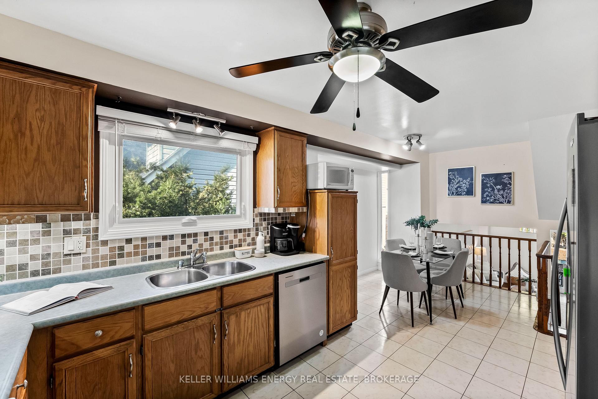 Photo 9 of 117 Bassett Boulevard, Whitby, Pringle Creek — HOMEH