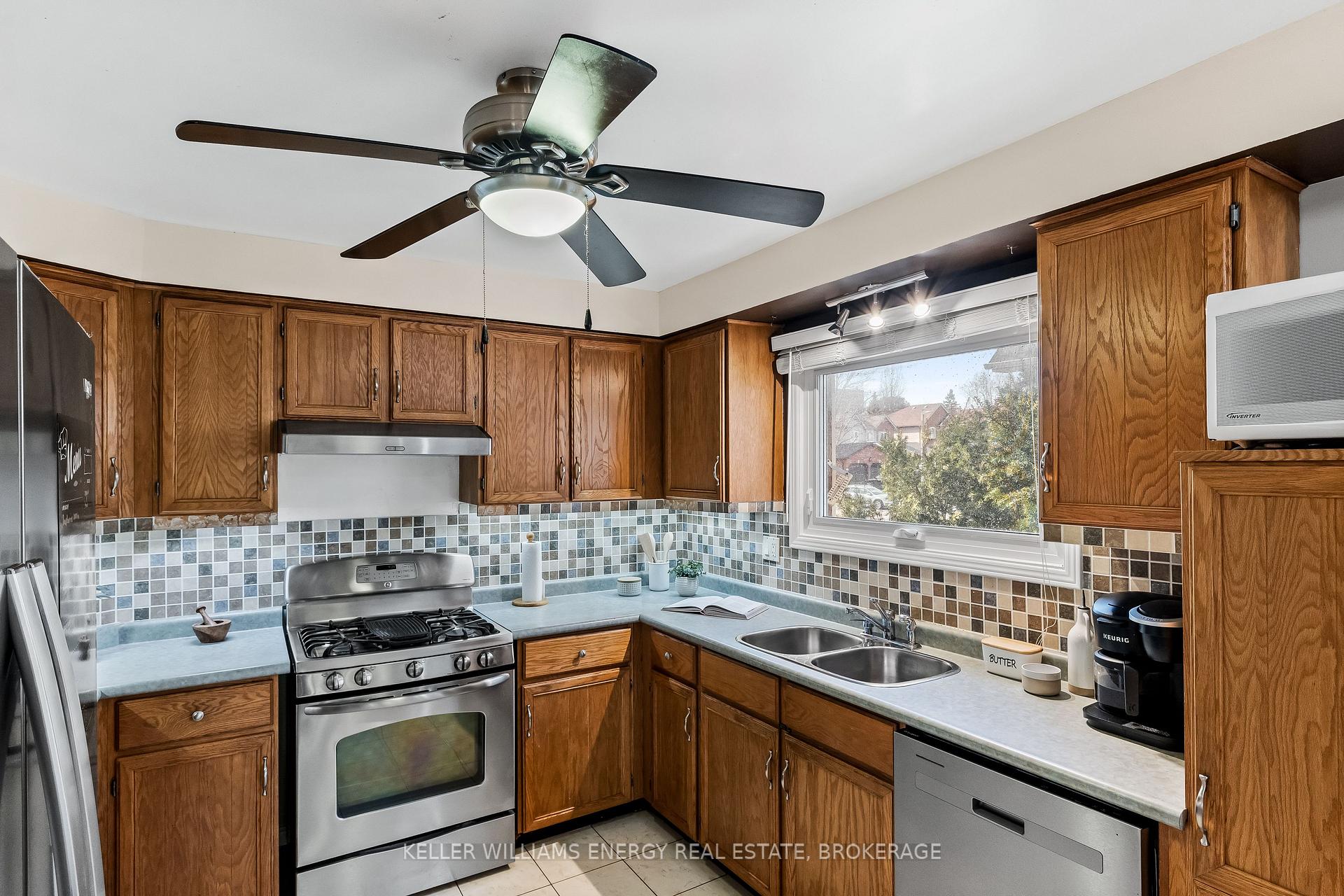 Photo 24 of 117 Bassett Boulevard, Whitby, Pringle Creek — HOMEH