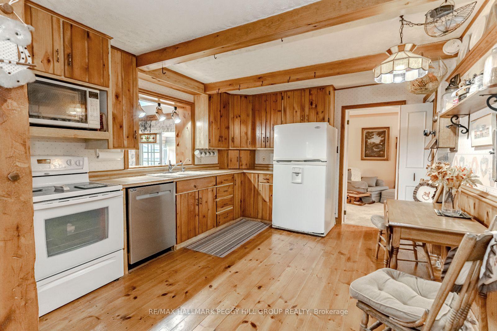 Photo 10 of 63 Nelson Street, Barrie, Codrington — HOMEH