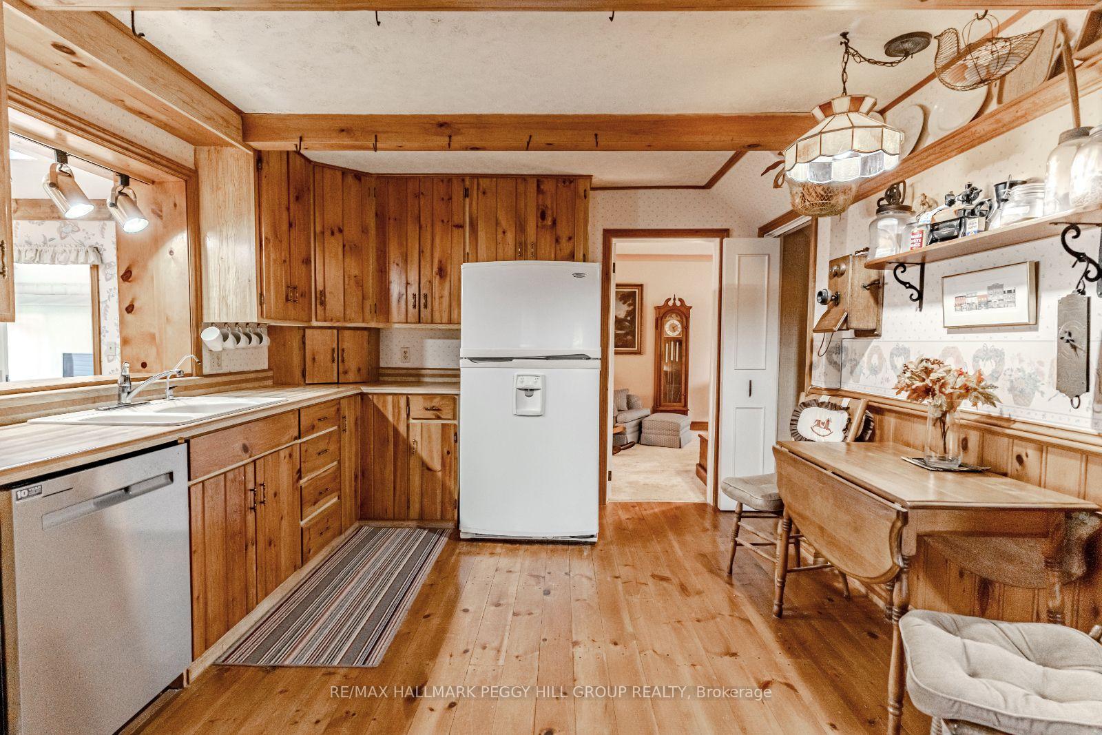 Photo 25 of 63 Nelson Street, Barrie, Codrington — HOMEH