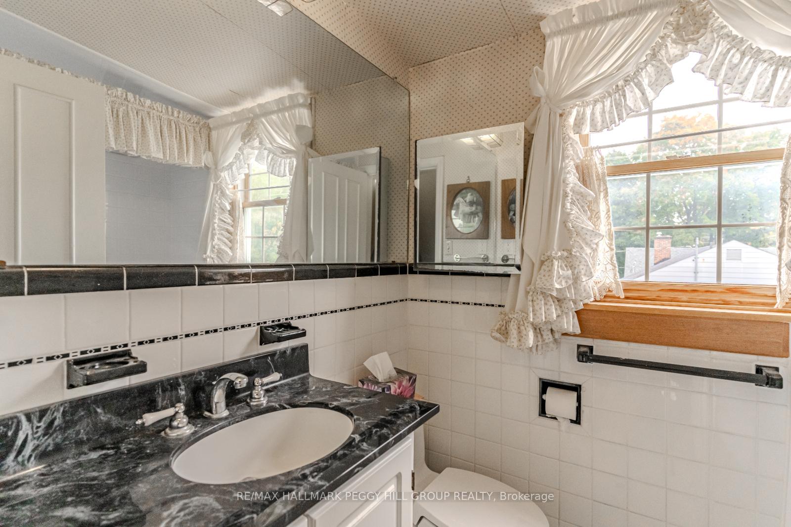 Photo 14 of 63 Nelson Street, Barrie, Codrington — HOMEH