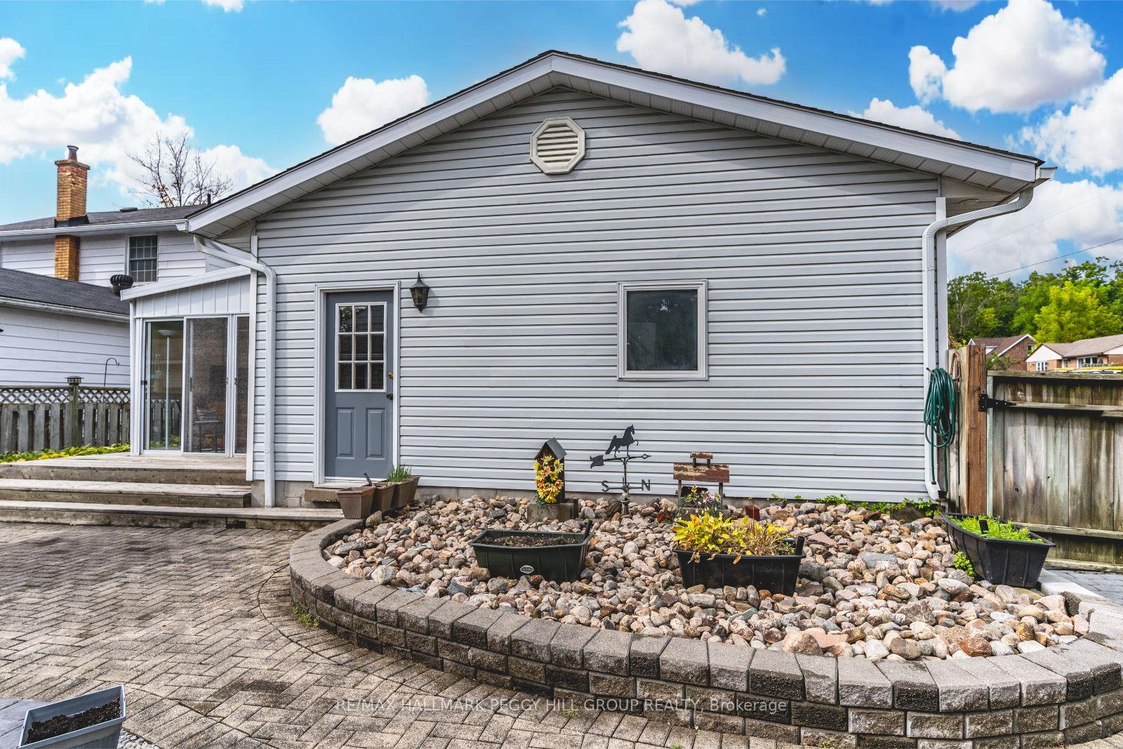 Photo 23 of 63 Nelson Street, Barrie, Codrington — HOMEH