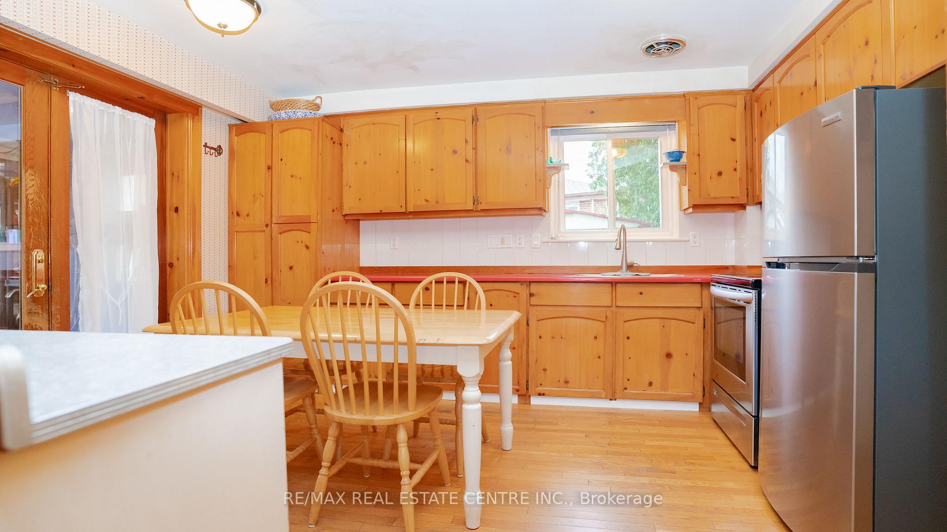 Photo 9 of 73 Brentwood Drive, Brampton, Avondale — HOMEH