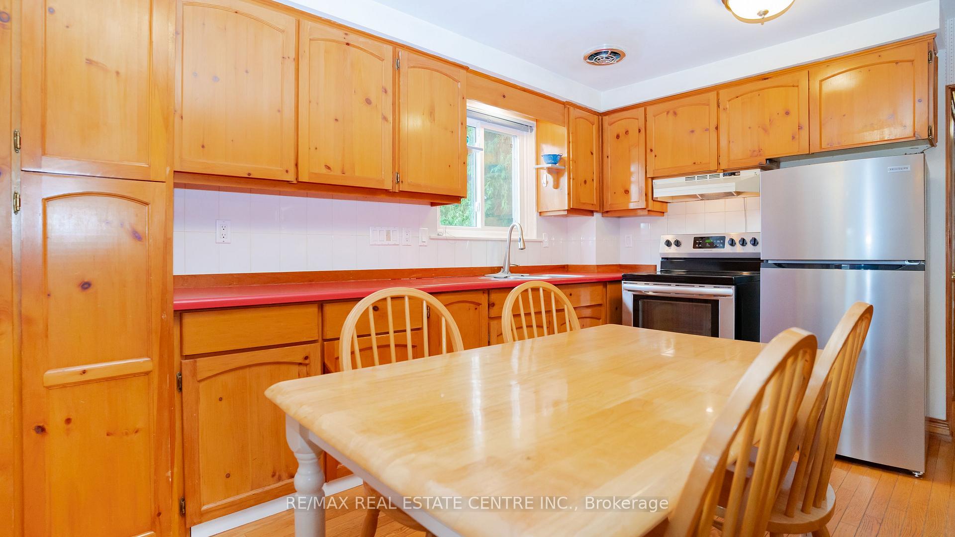 Photo 32 of 73 Brentwood Drive, Brampton, Avondale — HOMEH