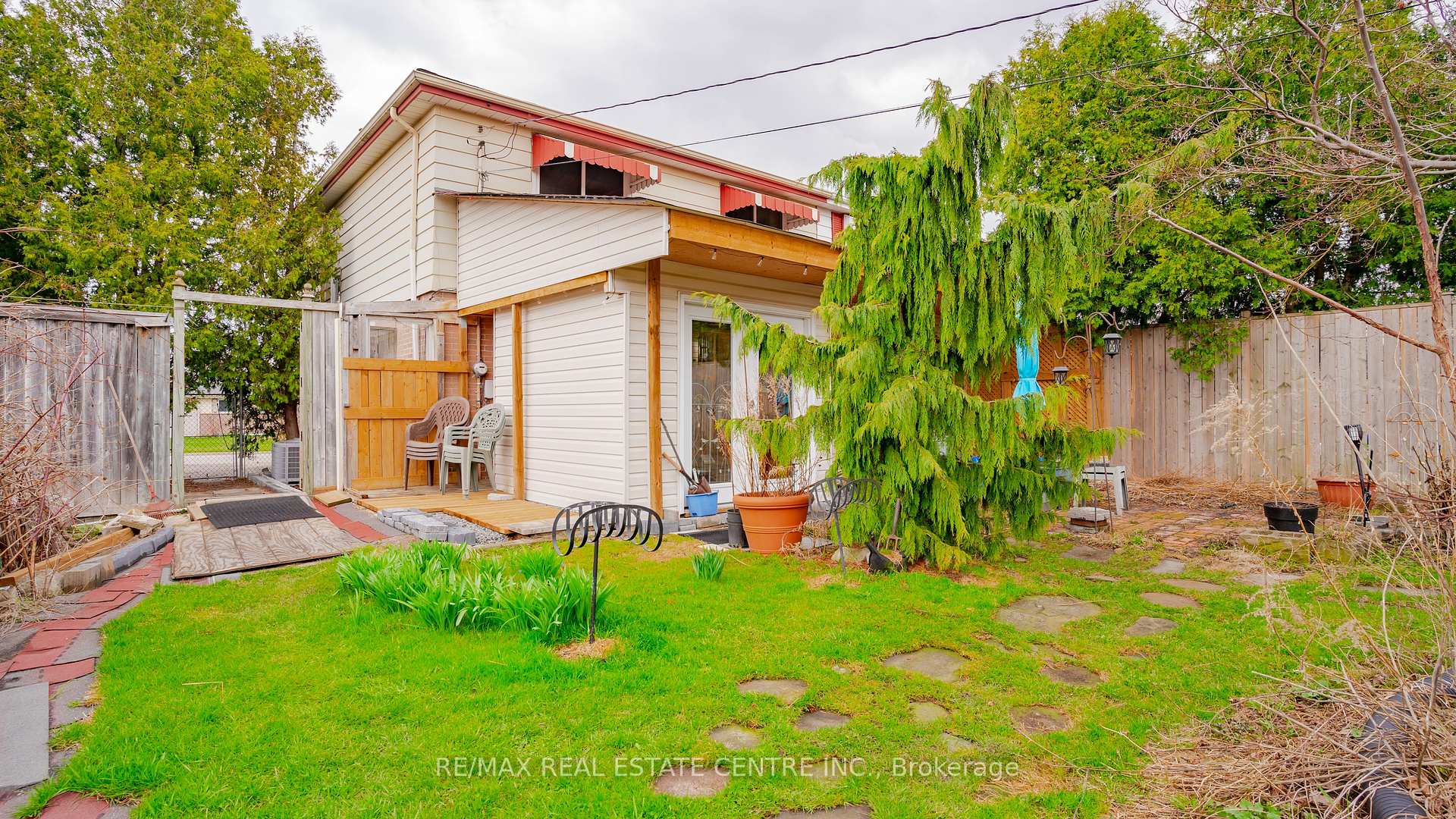 Photo 37 of 73 Brentwood Drive, Brampton, Avondale — HOMEH