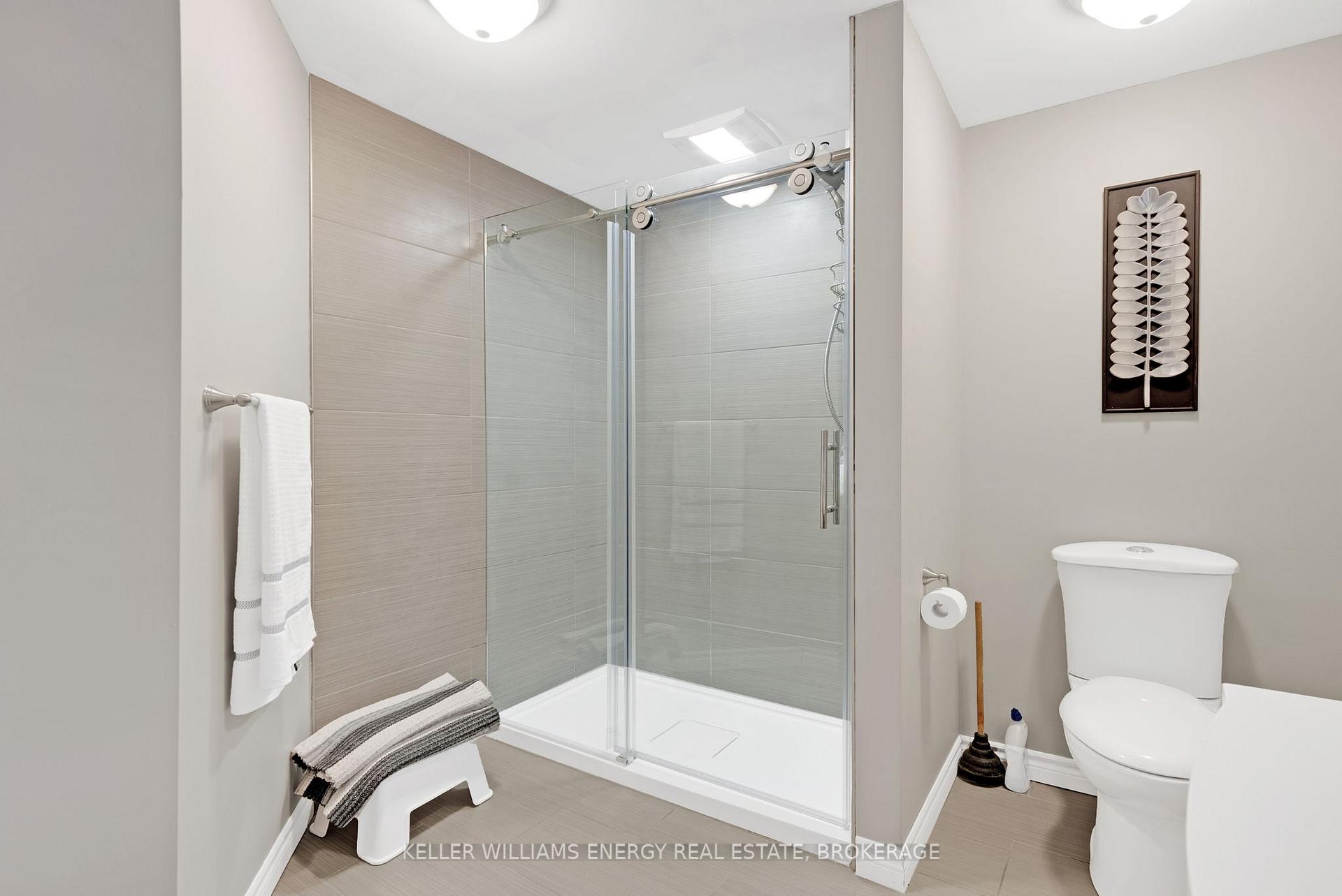 Photo 37 of 2100 Stornoway Street, Oshawa, Kedron — HOMEH